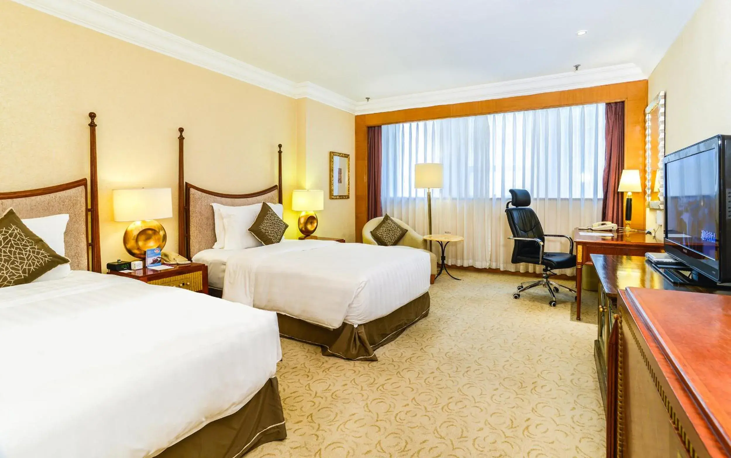 2 Single Beds Standard Club Floor in Crowne Plaza Qingdao by IHG 2 Single Beds Standard Club Floor in Crowne Plaza Qingdao by IHG