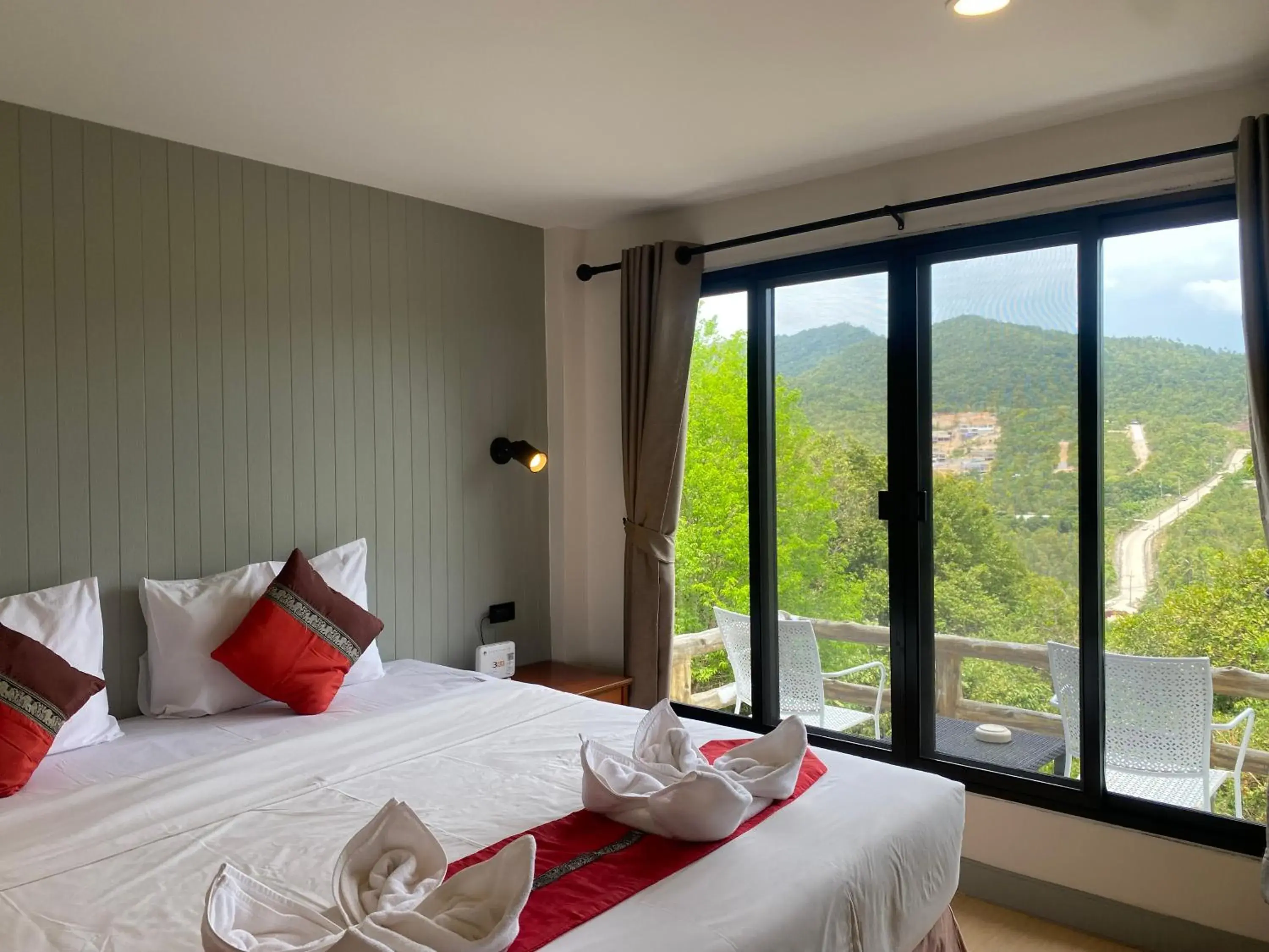 Superior Double or Twin Room with Mountain View in Phangan Utopia Resort Superior Double or Twin Room with Mountain View in Phangan Utopia Resort