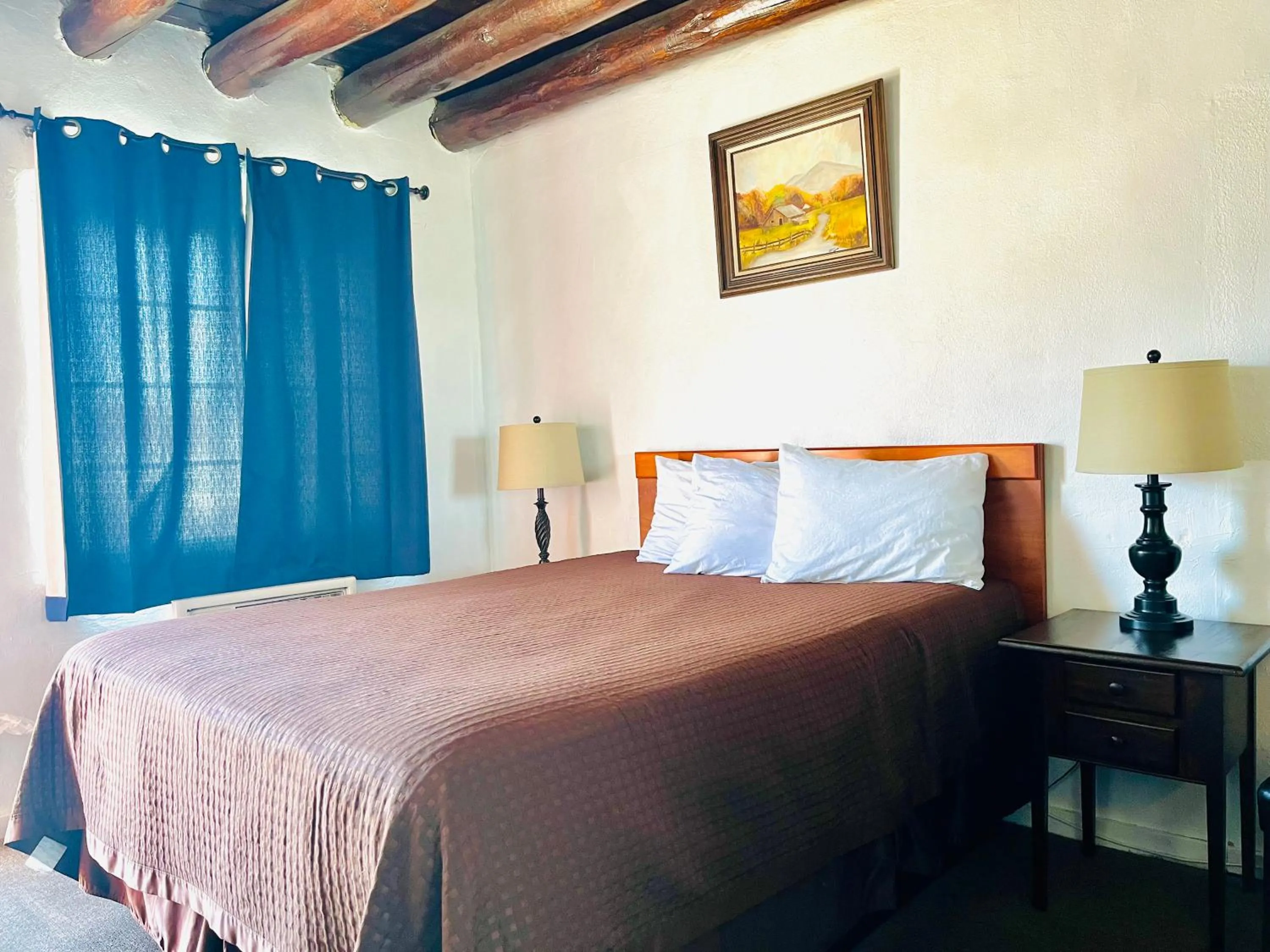 Bed in Cottonwood Court Motel