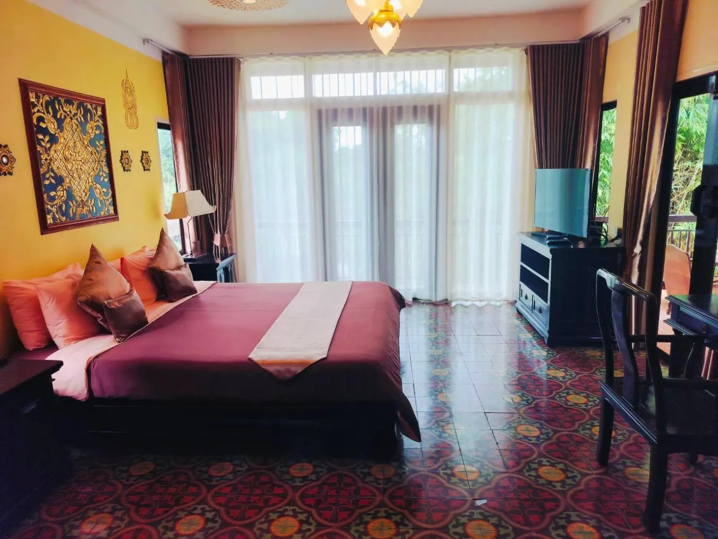 Bed in Pludhaya Resort & Spa