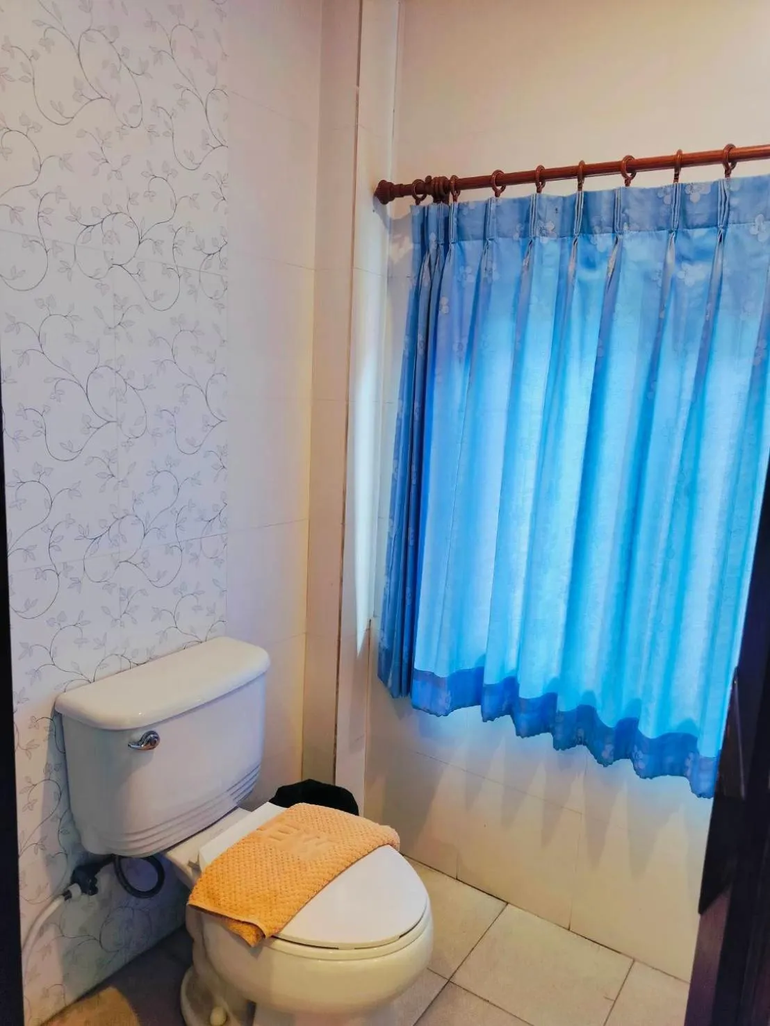 Toilet in Pludhaya Resort & Spa