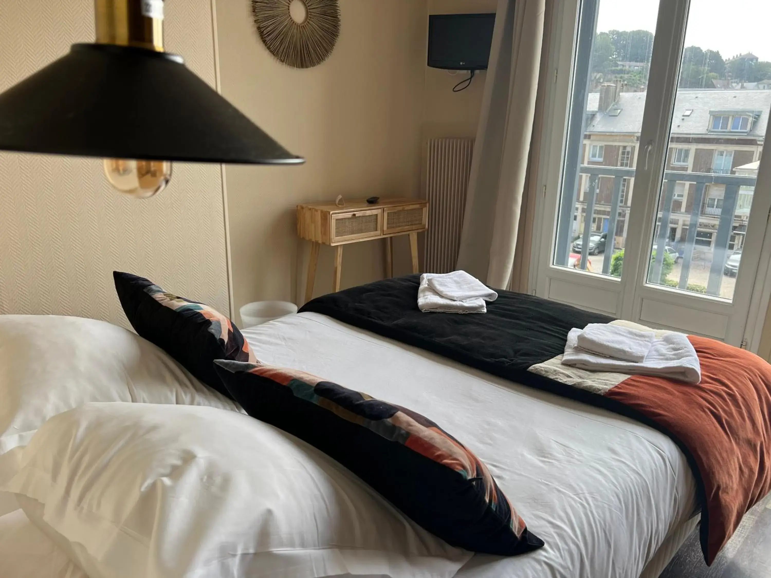 Double Room with Street View in Boutique Hôtel La Maison des Galets sur le front de mer Double Room with Street View in Boutique Hôtel La Maison des Galets sur le front de mer