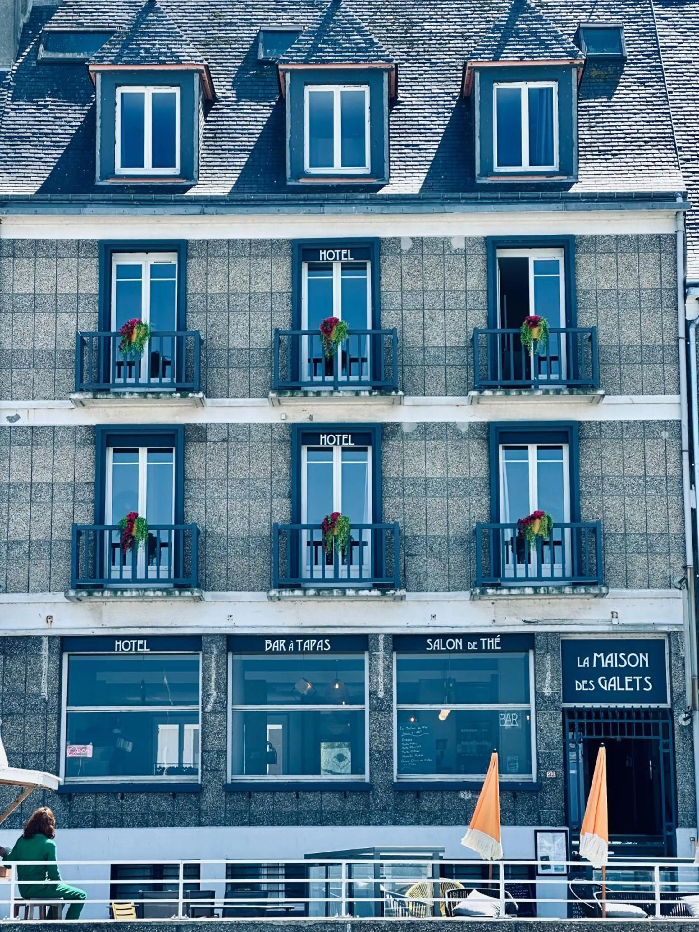 Property building in Boutique Hôtel La Maison des Galets sur le front de mer