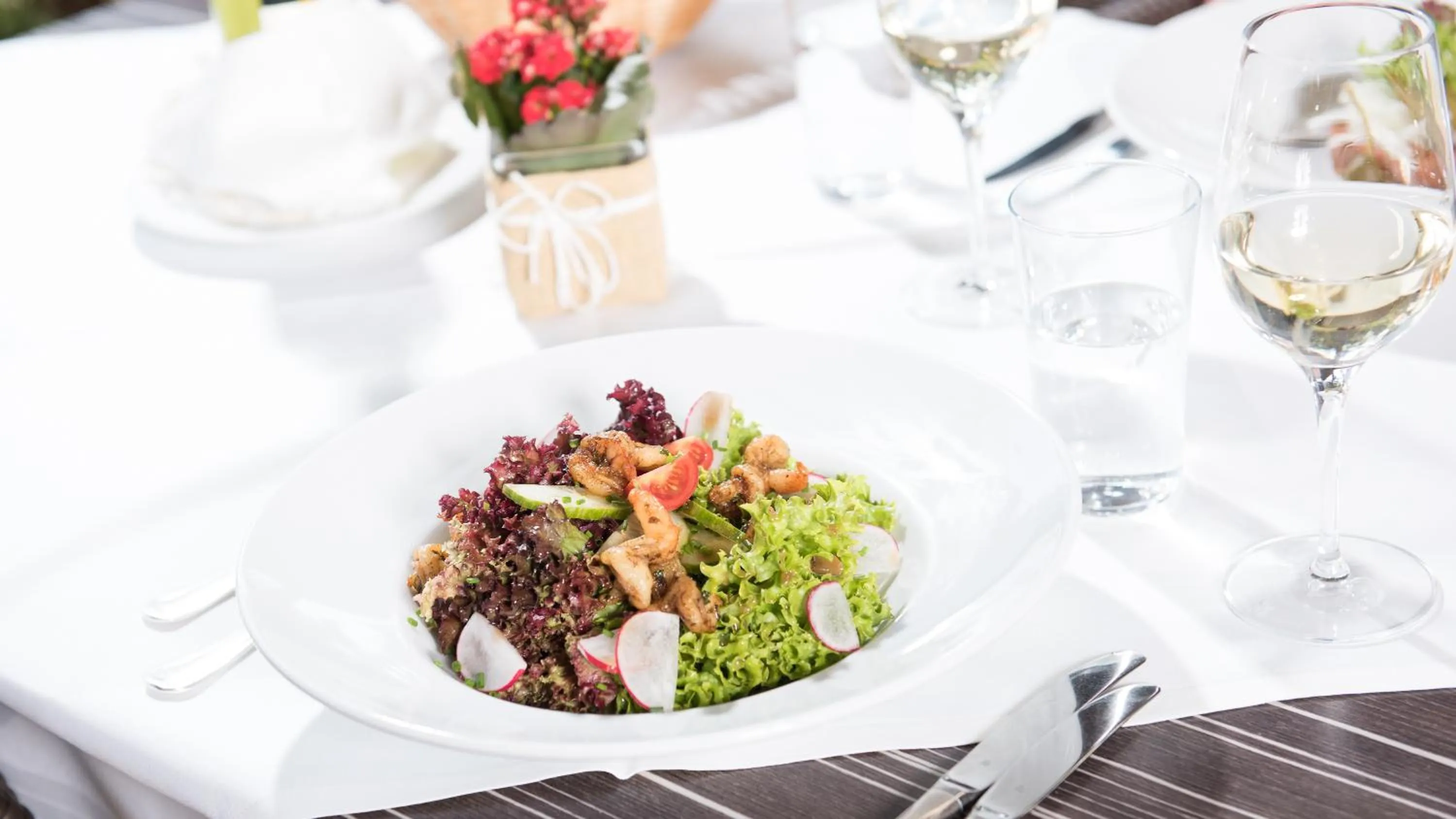 Restaurant/places to eat in Hotel Marko