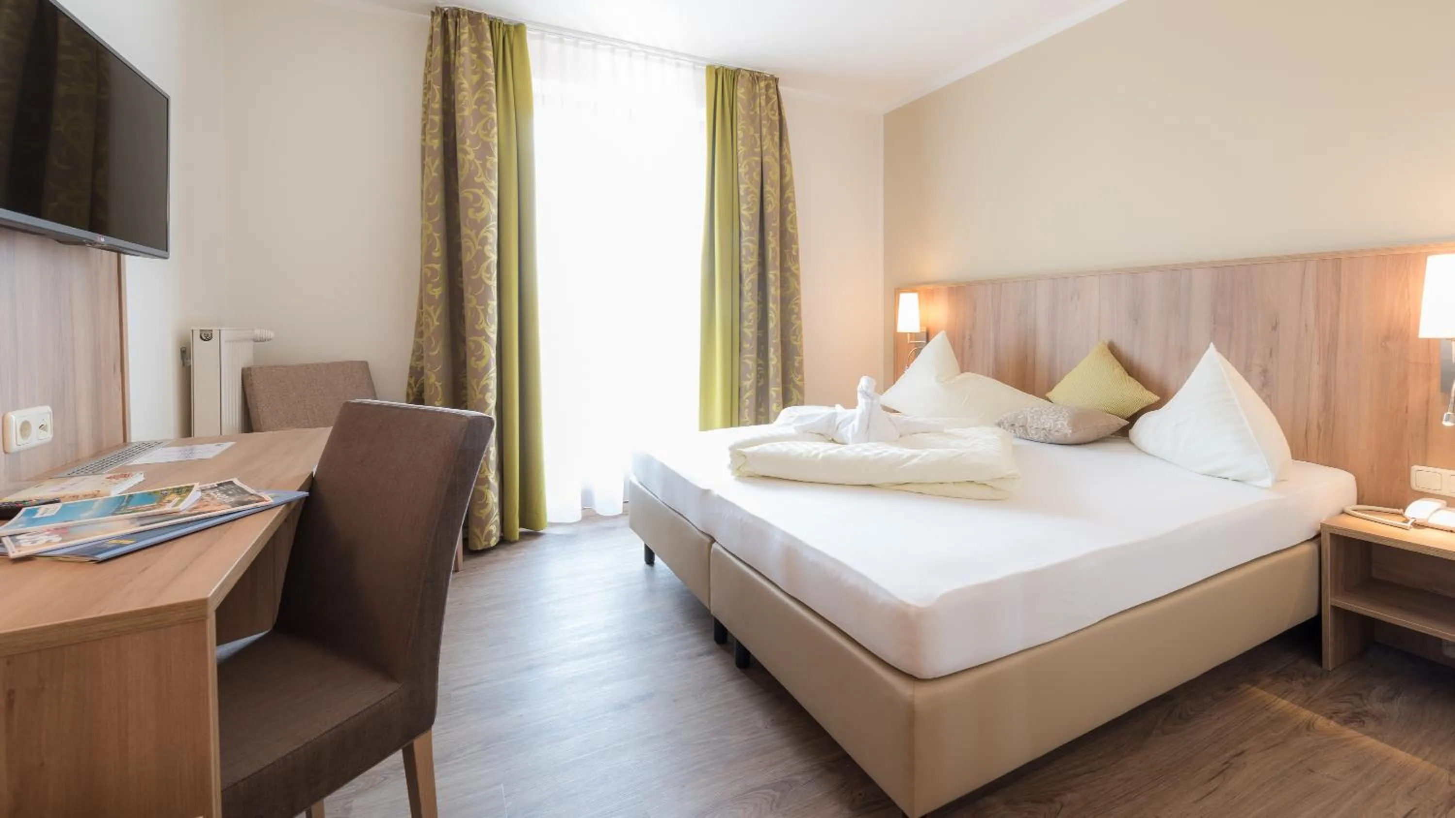 Day, Bed in Hotel Marko