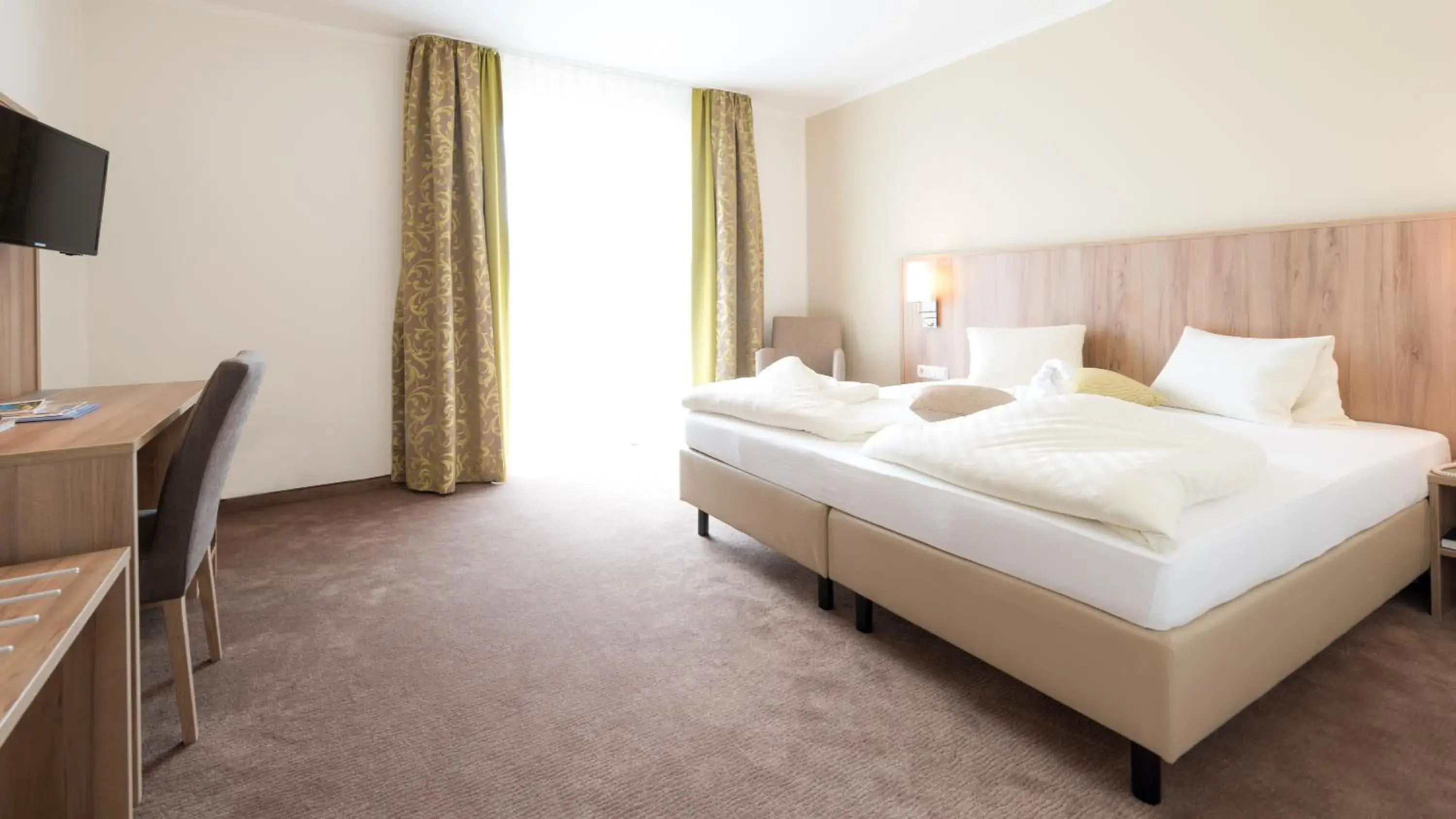 Comfort Double Room with Balcony in Hotel Marko Comfort Double Room with Balcony in Hotel Marko