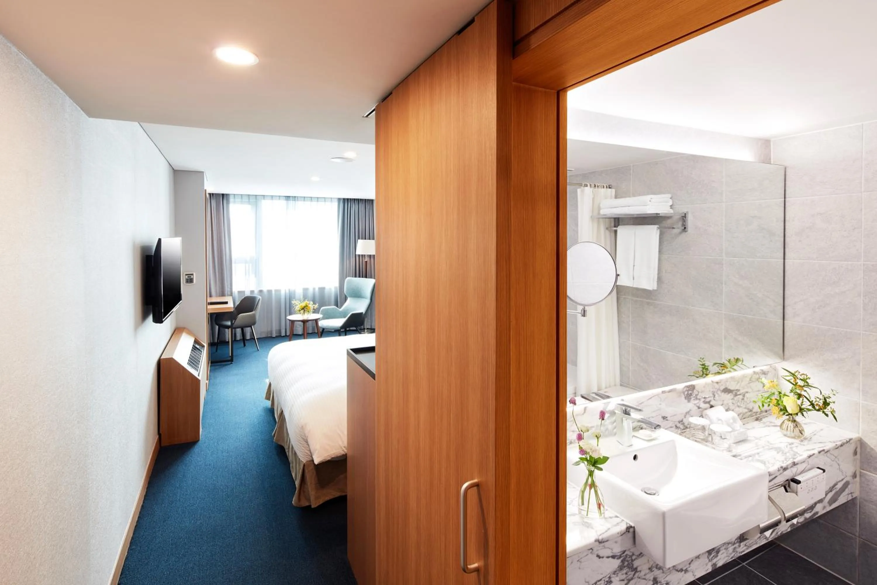 Toilet, Bed in Hotel PJ Myeongdong