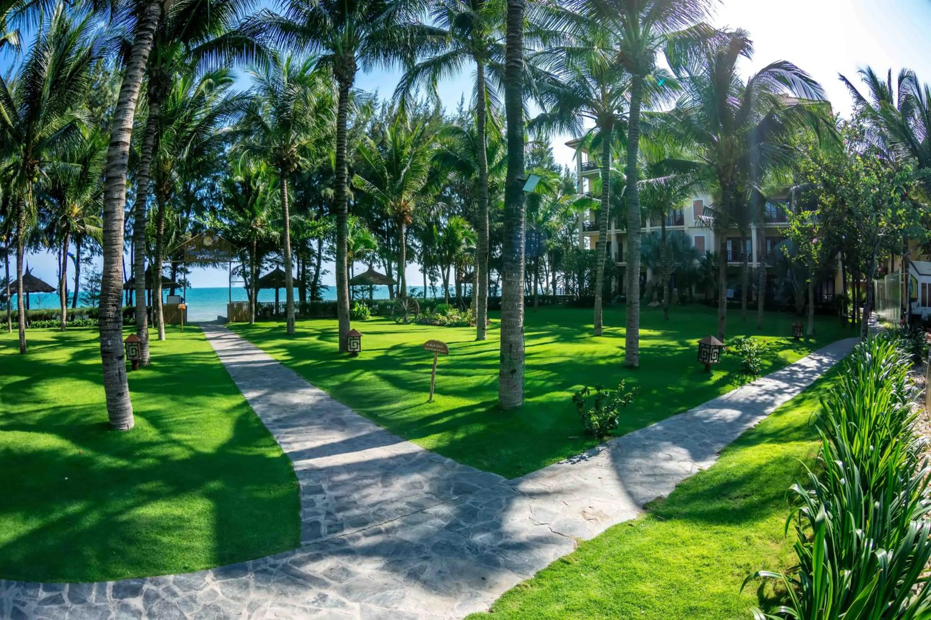 Garden in Sunny Beach Resort & Spa Mui Ne