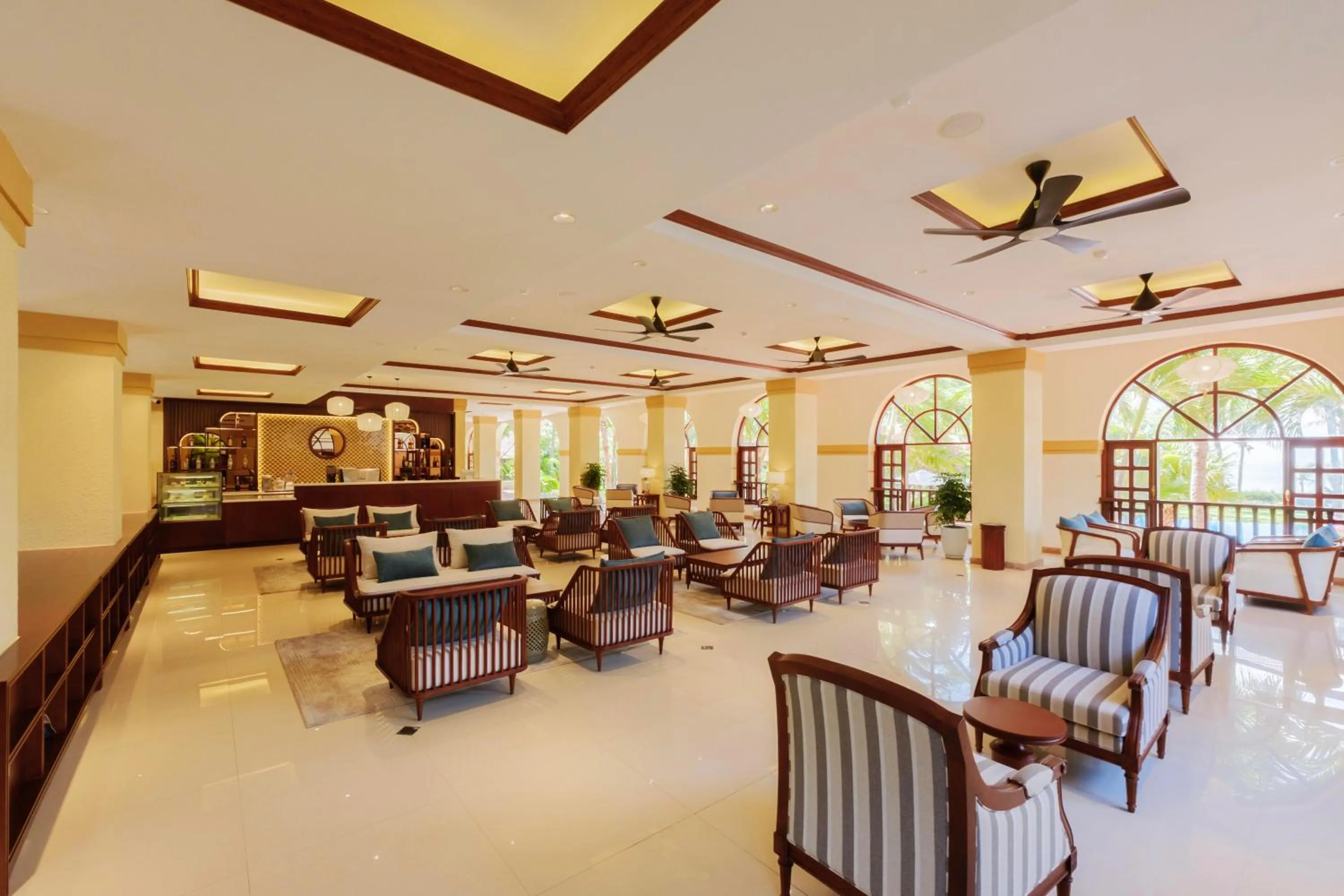 Lounge or bar in Sunny Beach Resort & Spa Mui Ne