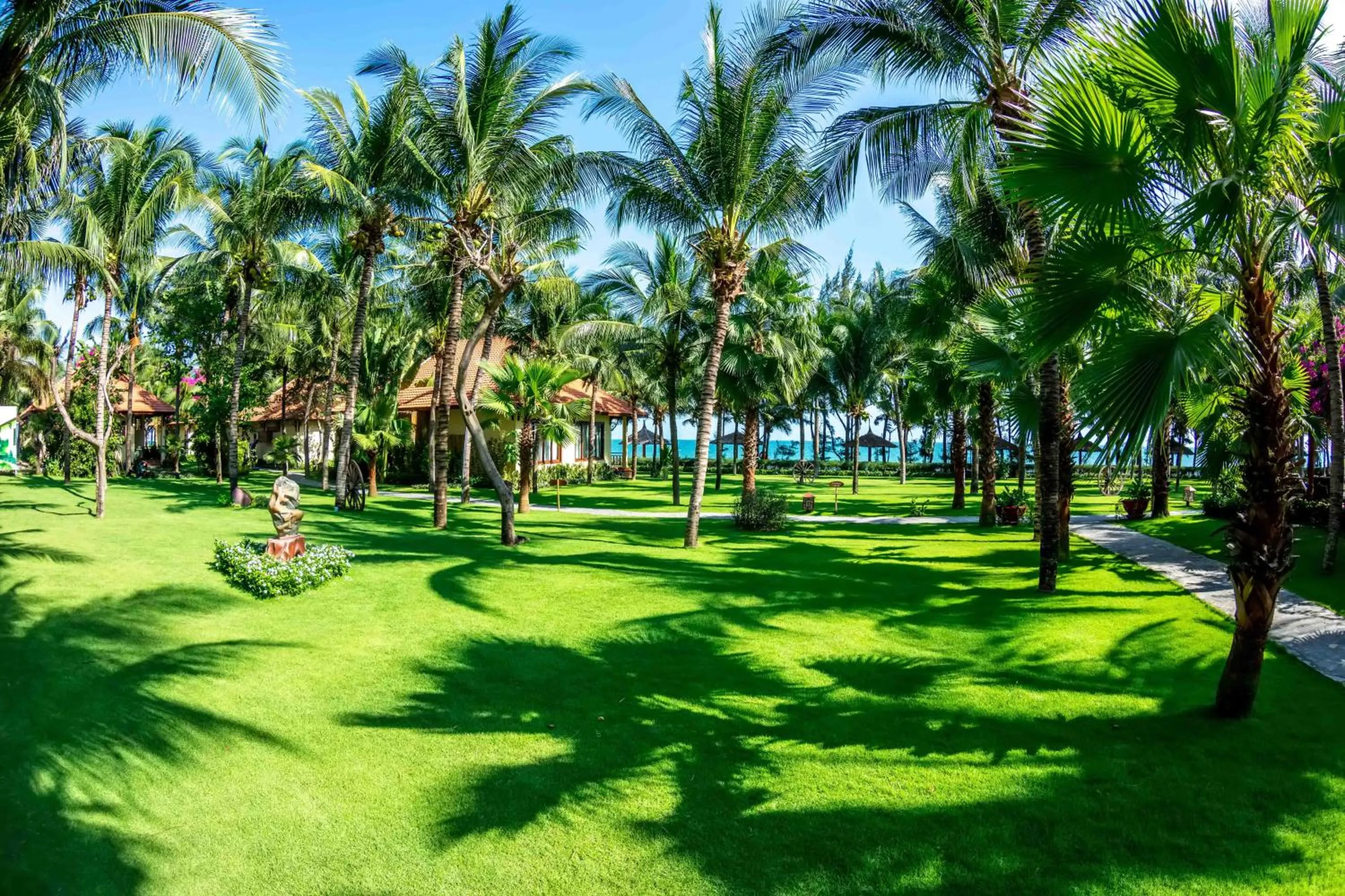 Garden in Sunny Beach Resort & Spa Mui Ne