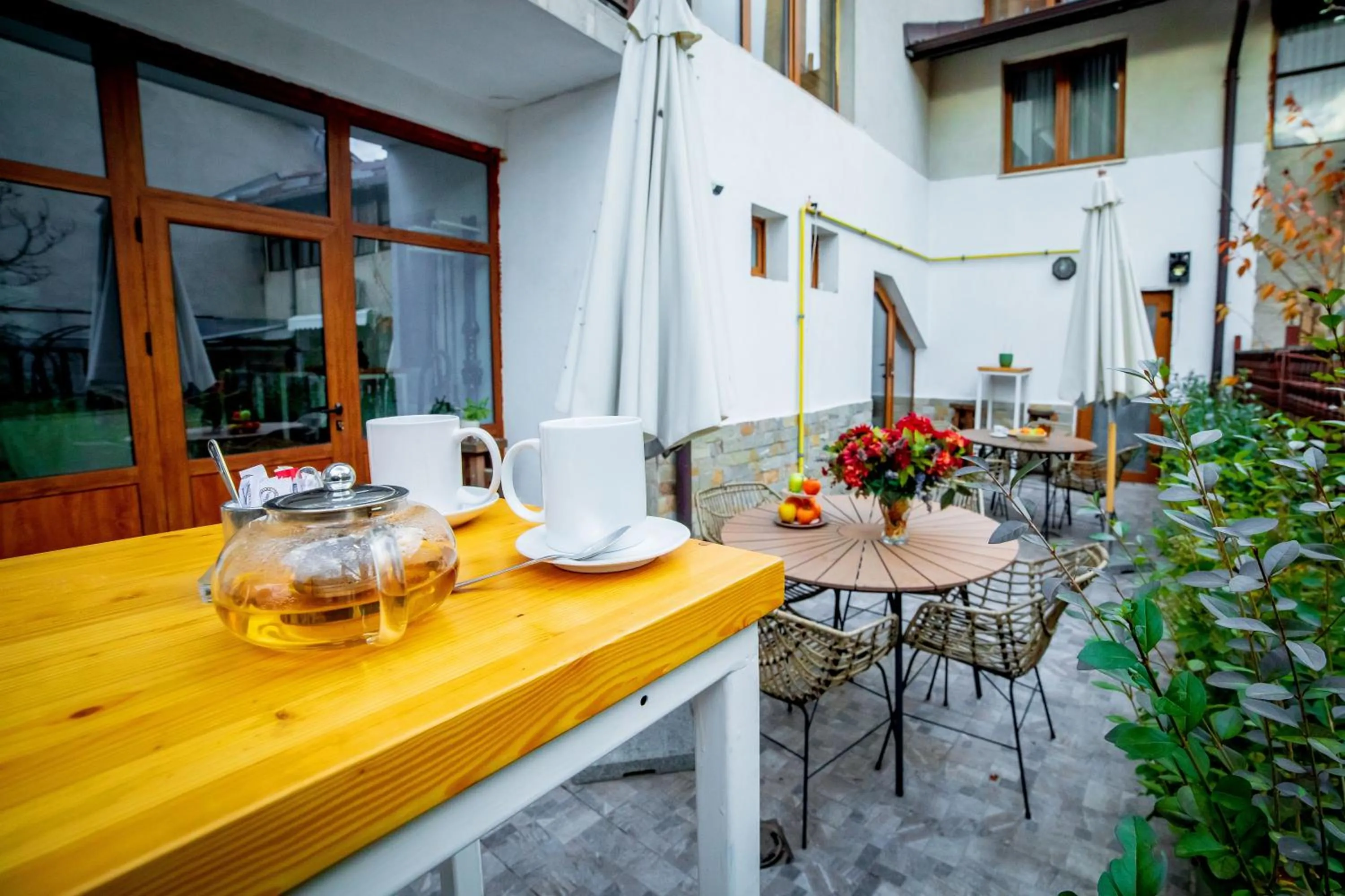 Restaurant/places to eat in Velinov Boutique Hotel with Free Shuttle