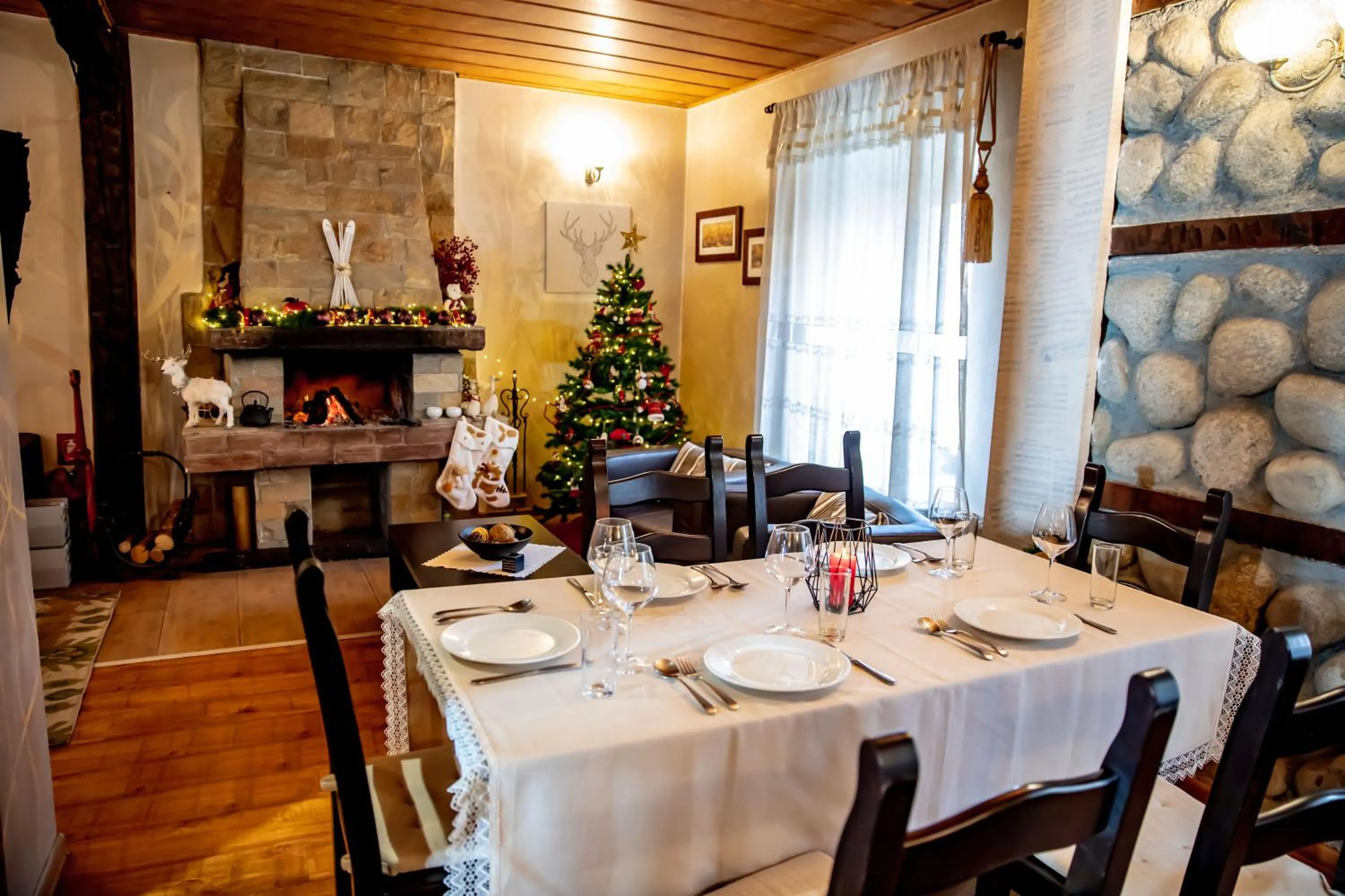 Restaurant/places to eat in Velinov Boutique Hotel with Free Shuttle