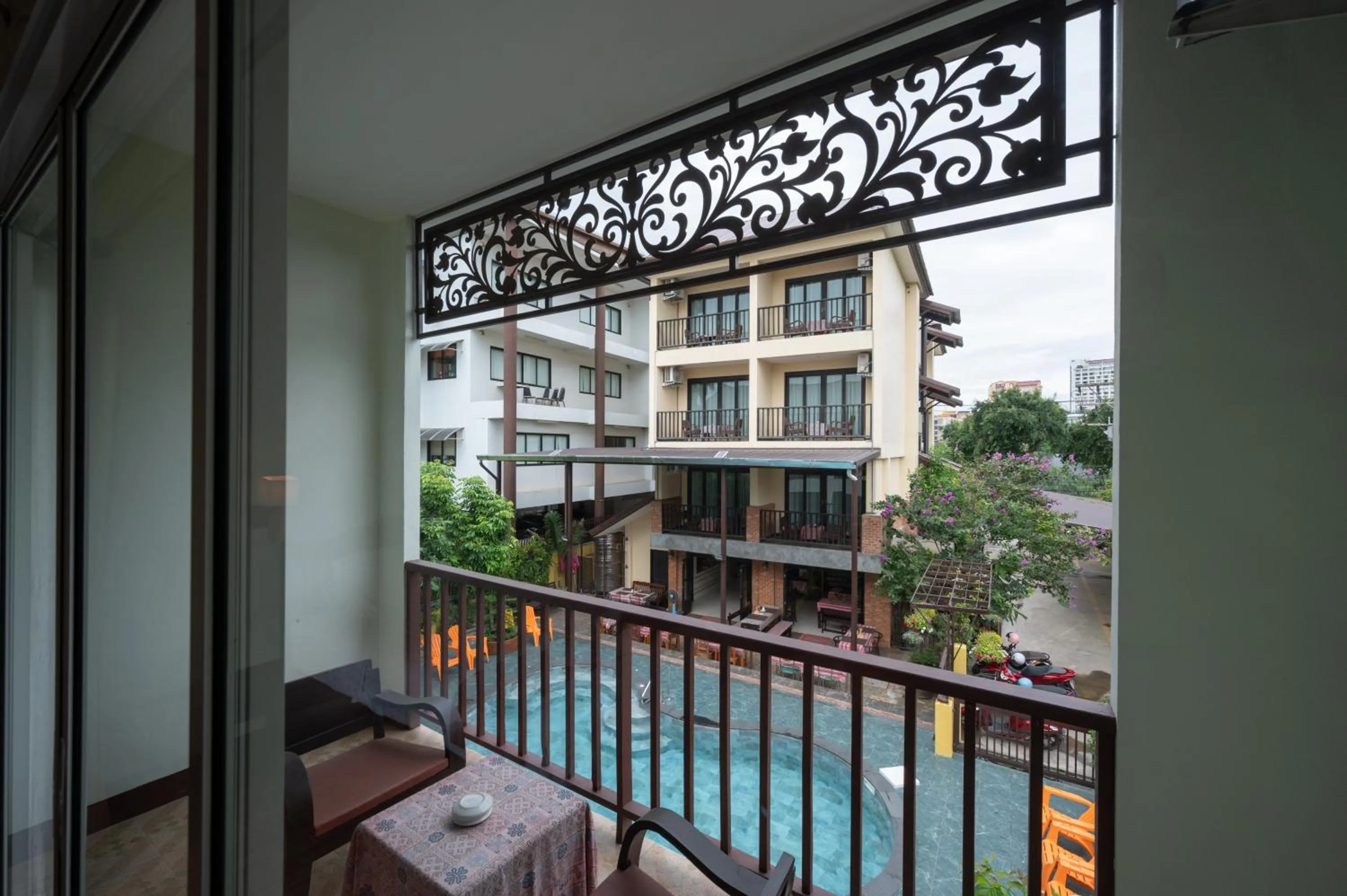 Riverside House Hotel