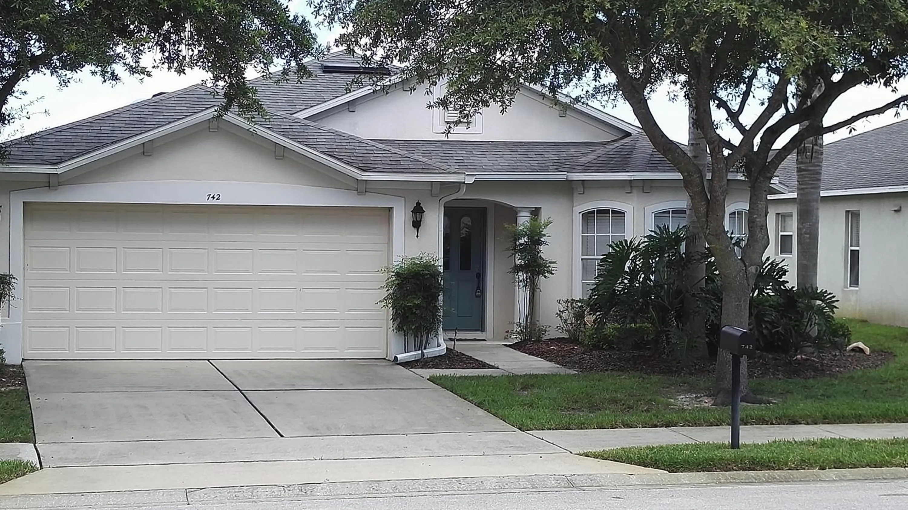 Facade/entrance in Disney Luxury Villa Championsgate