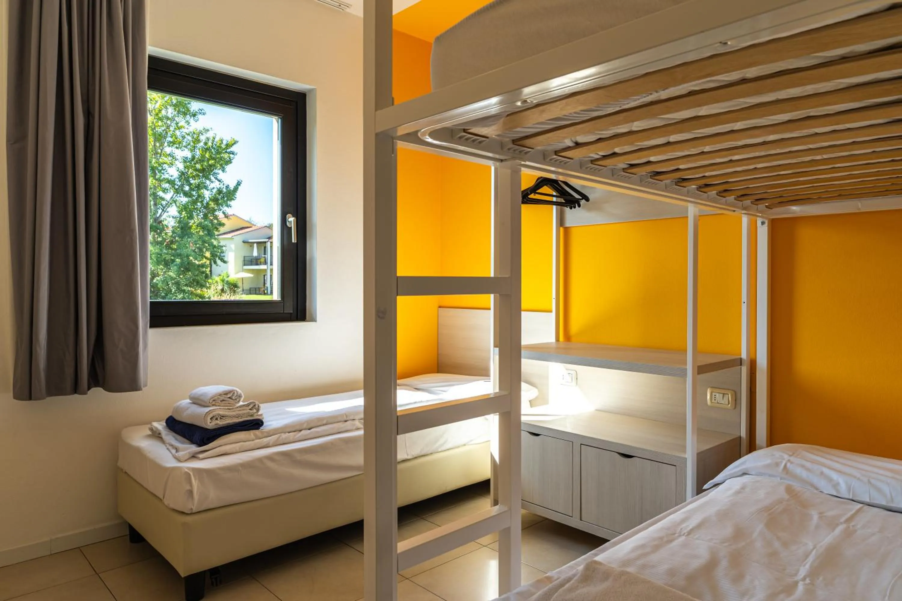 Bed in Belvedere Village