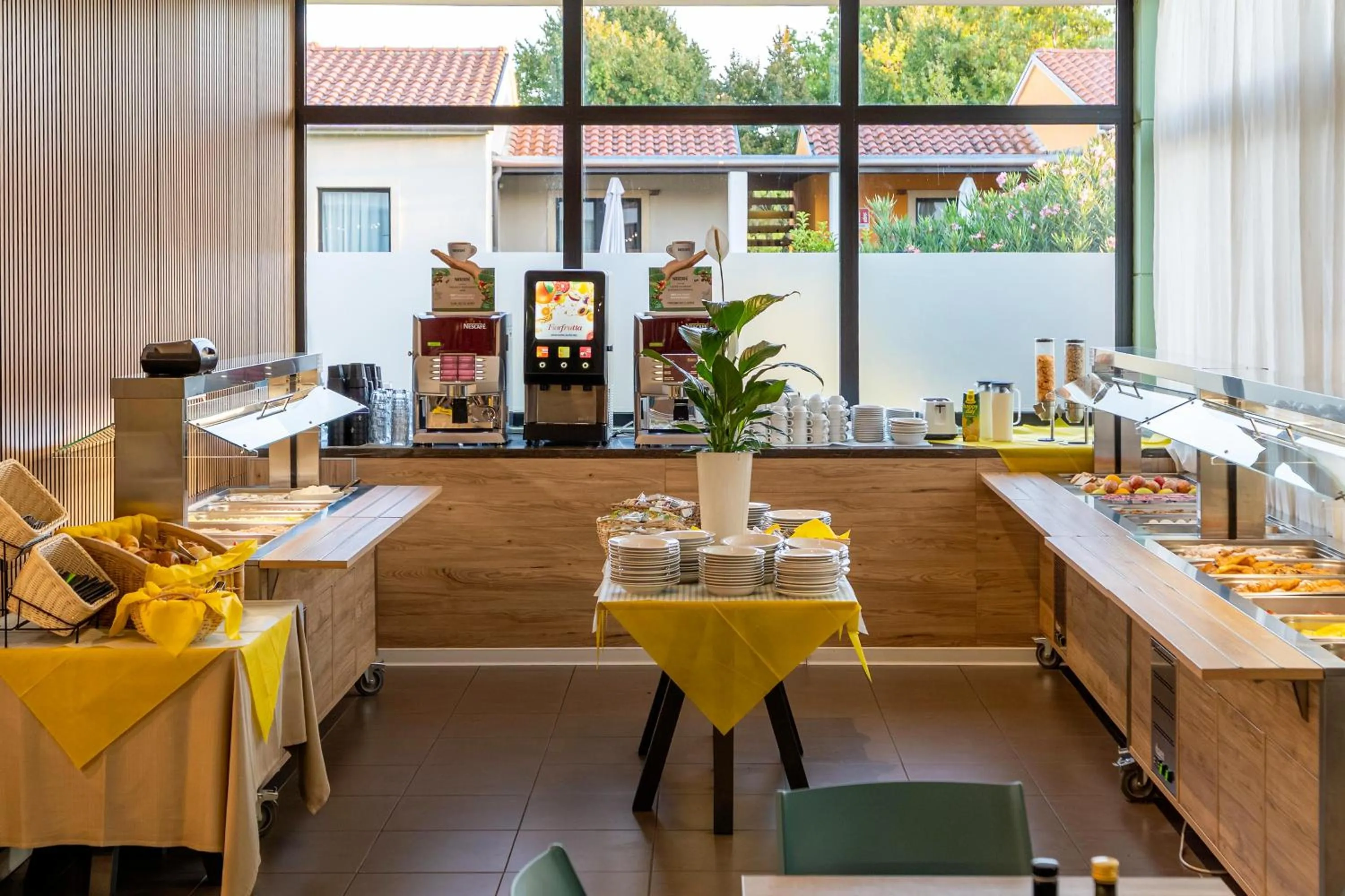 Restaurant/places to eat in Belvedere Village