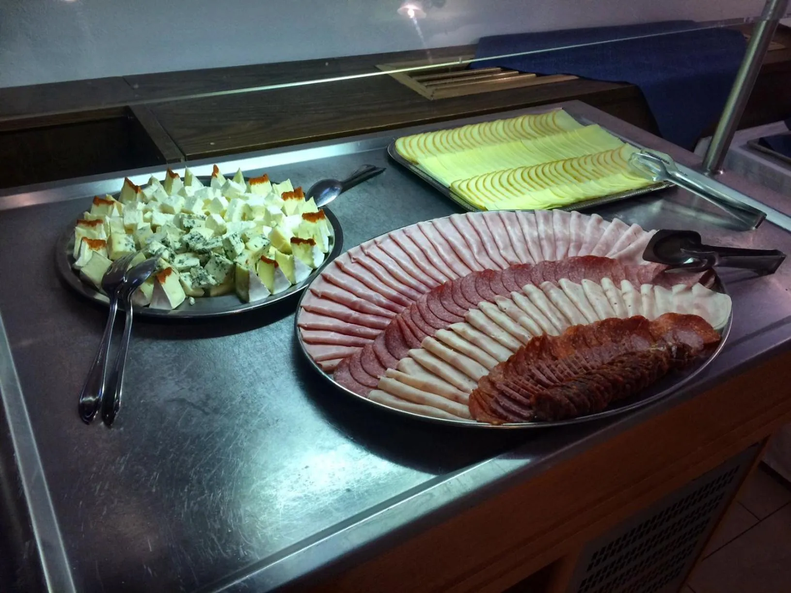 Buffet breakfast in Hotel Annahof