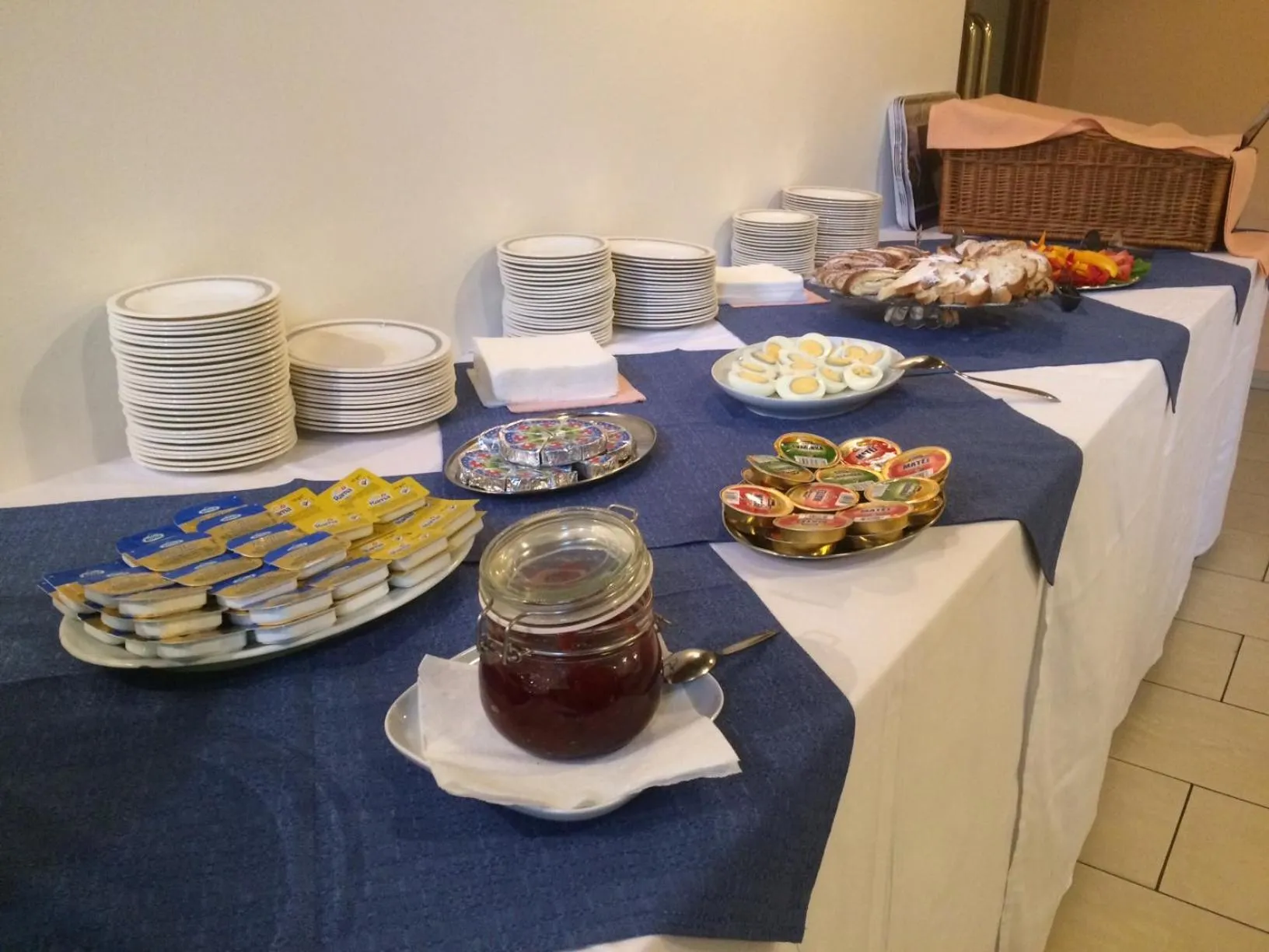 Buffet breakfast in Hotel Annahof