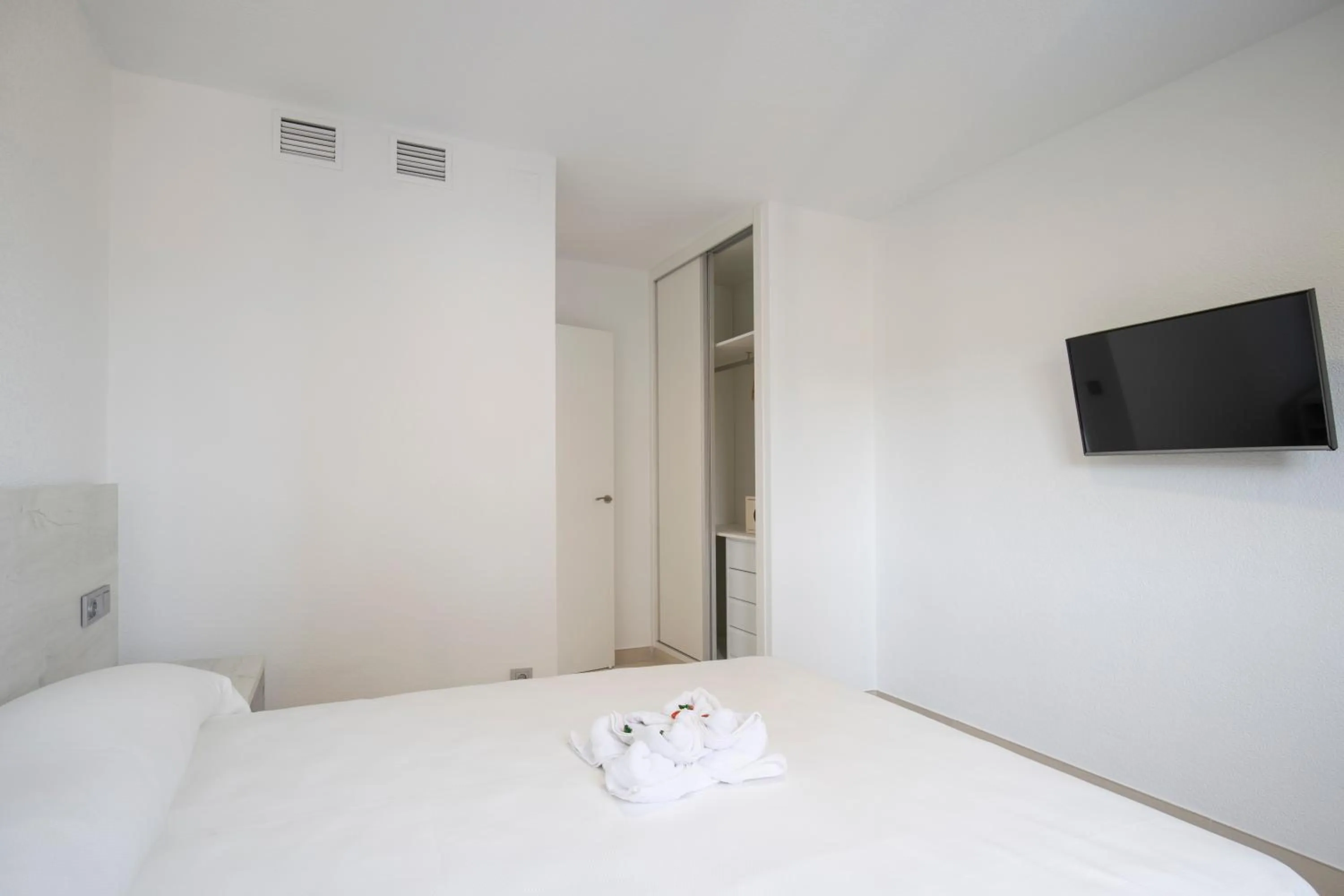 Photo of the whole room, Bed in Aparthotel BCL Levante Lux