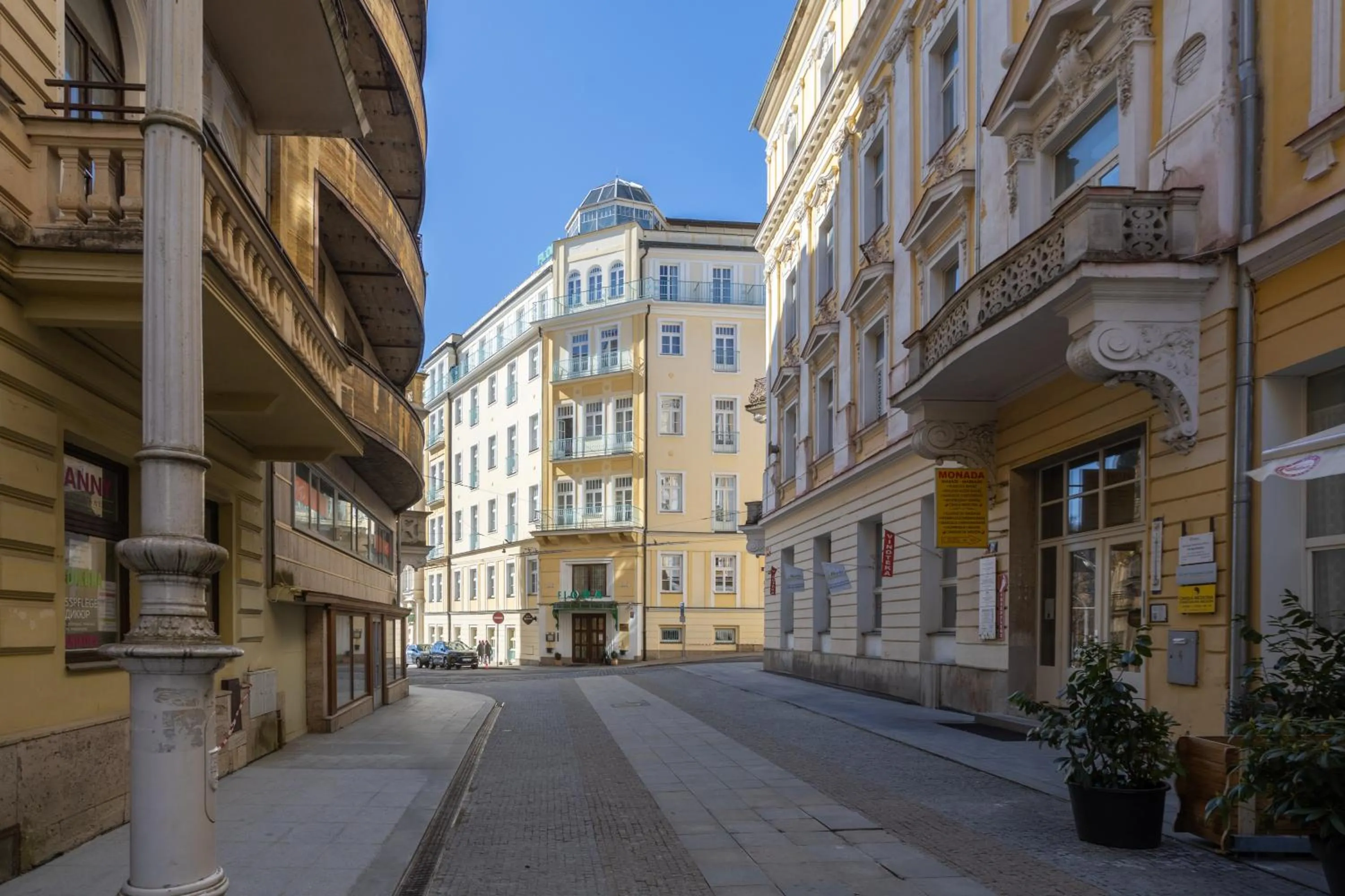 Property building in Hotel Flora