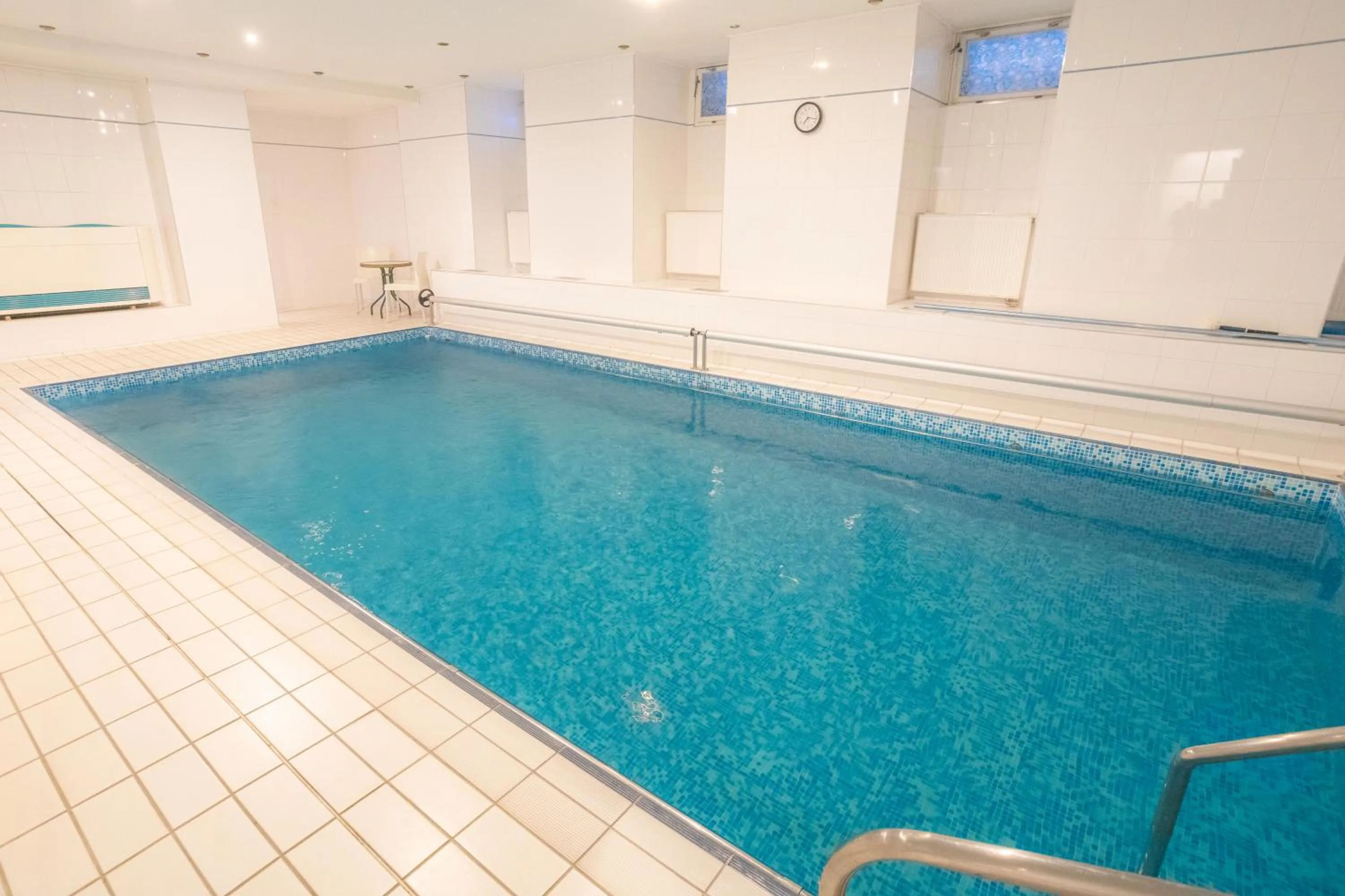 Swimming pool in Hotel Flora