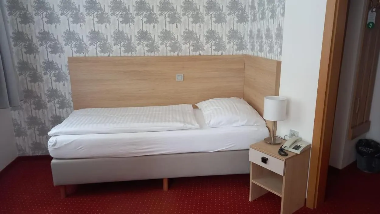 Property building, Bed in Hotel Flora