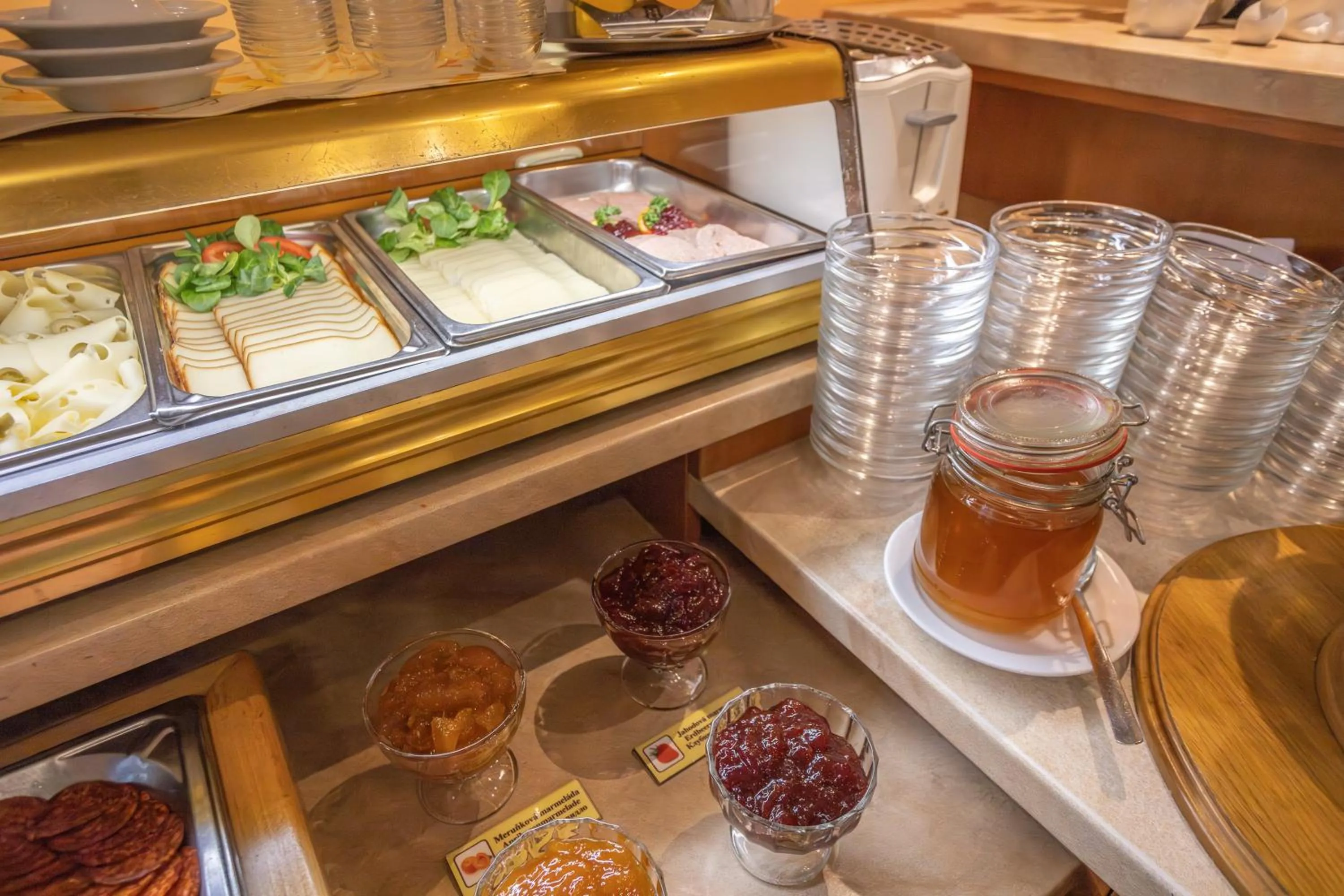 Buffet breakfast in Hotel Flora