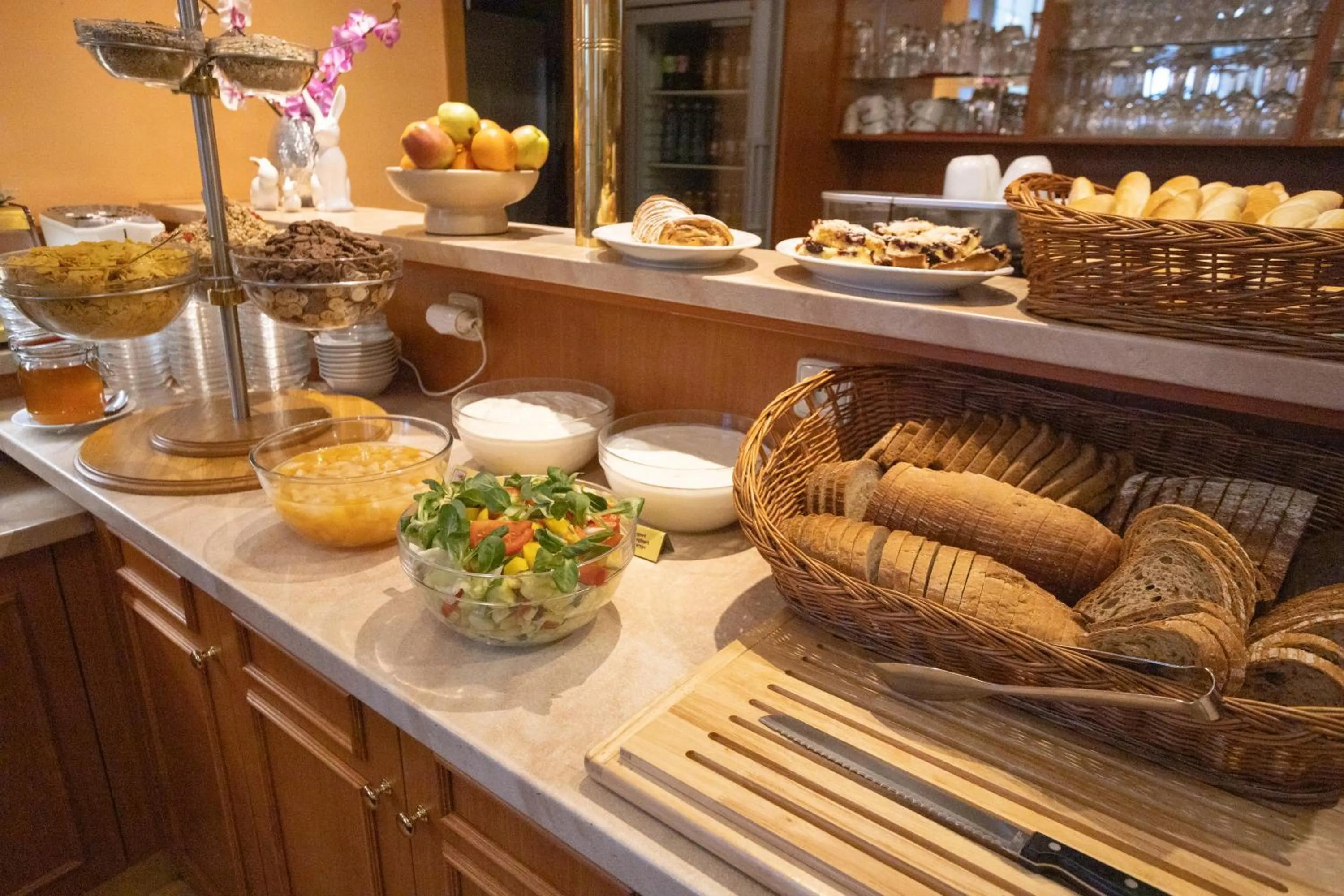 Restaurant/places to eat in Hotel Flora