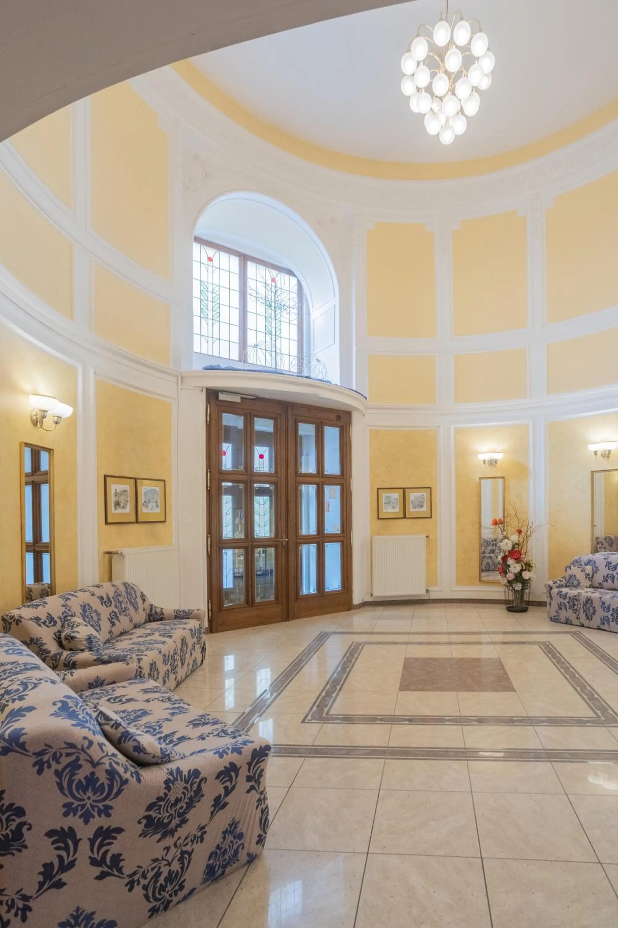 Lobby or reception in Hotel Flora