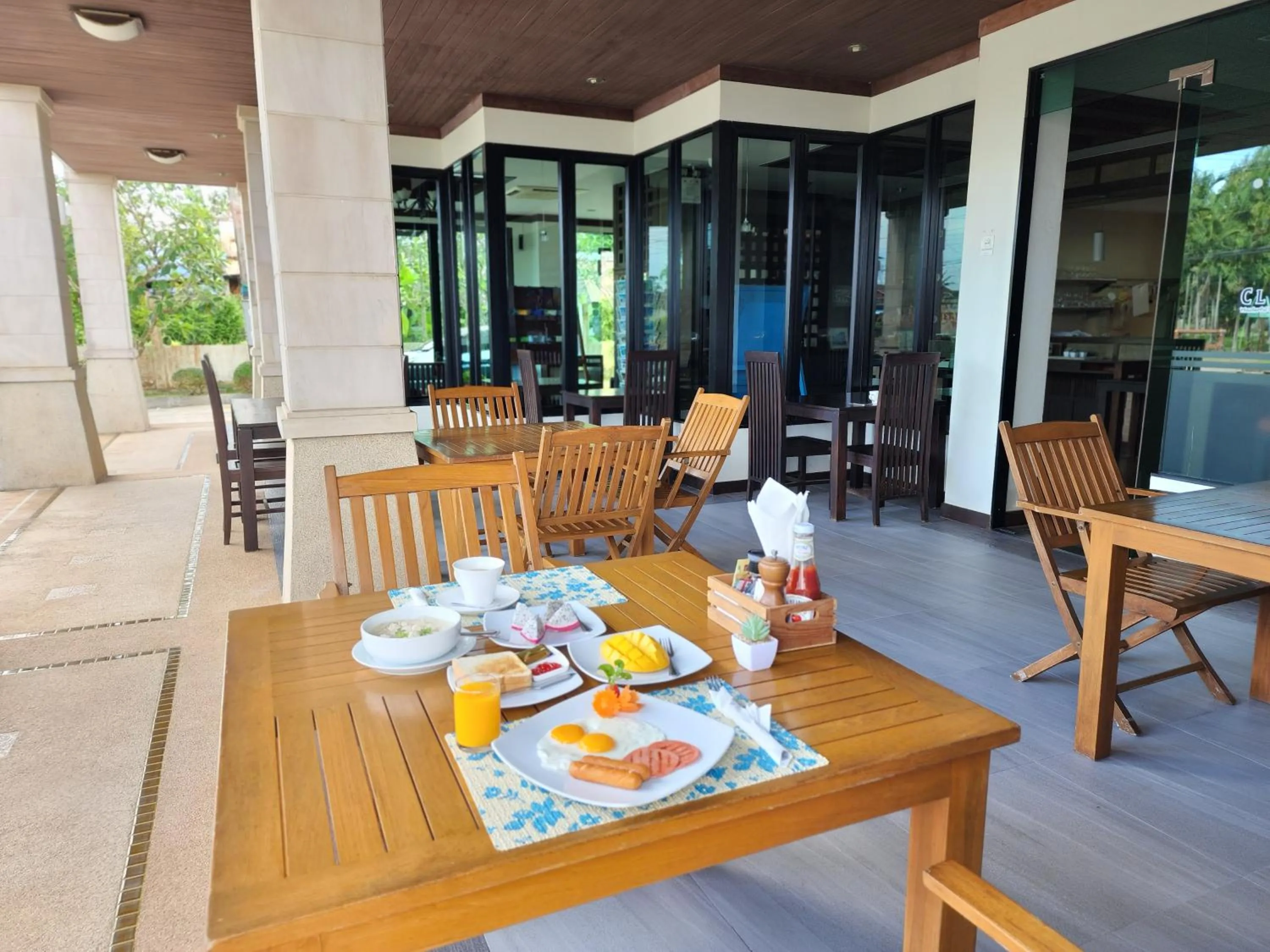 Restaurant/places to eat in Lanta Mermaid Boutique House