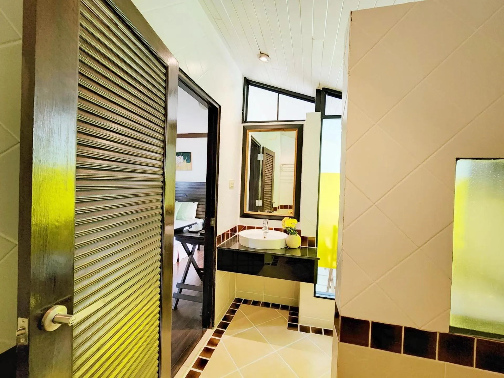 Photo of the whole room in Lanta Mermaid Boutique House