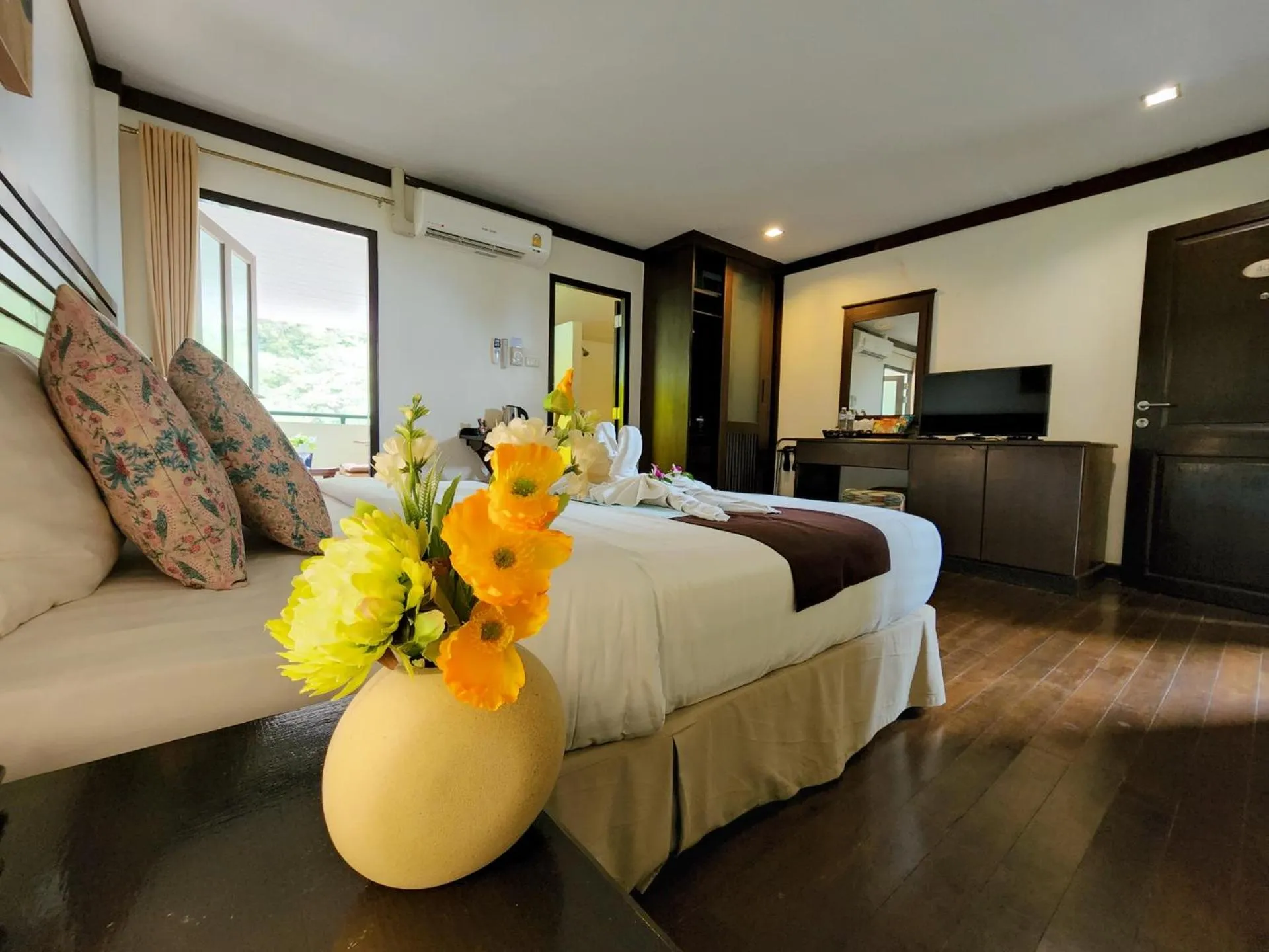 Photo of the whole room, Bed in Lanta Mermaid Boutique House