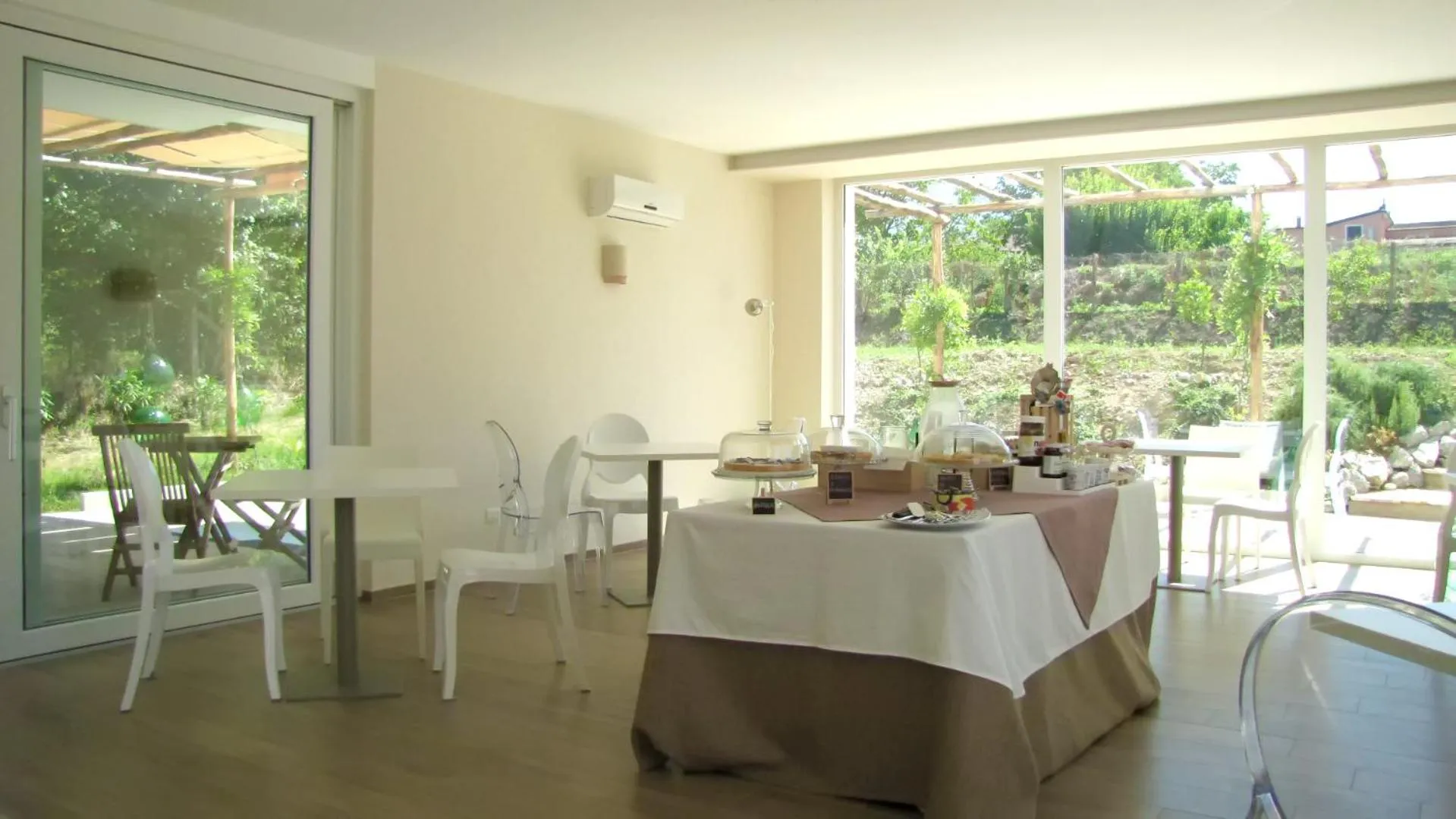 Breakfast in SOHO B&B