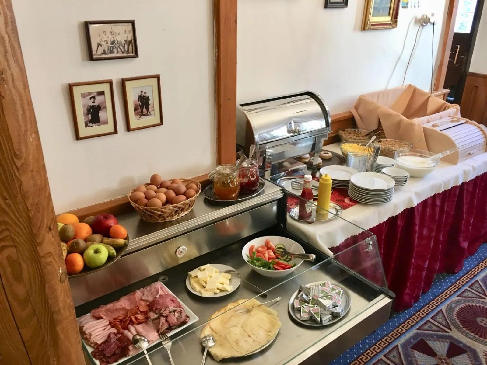 Buffet breakfast in Hotel Tři Růže