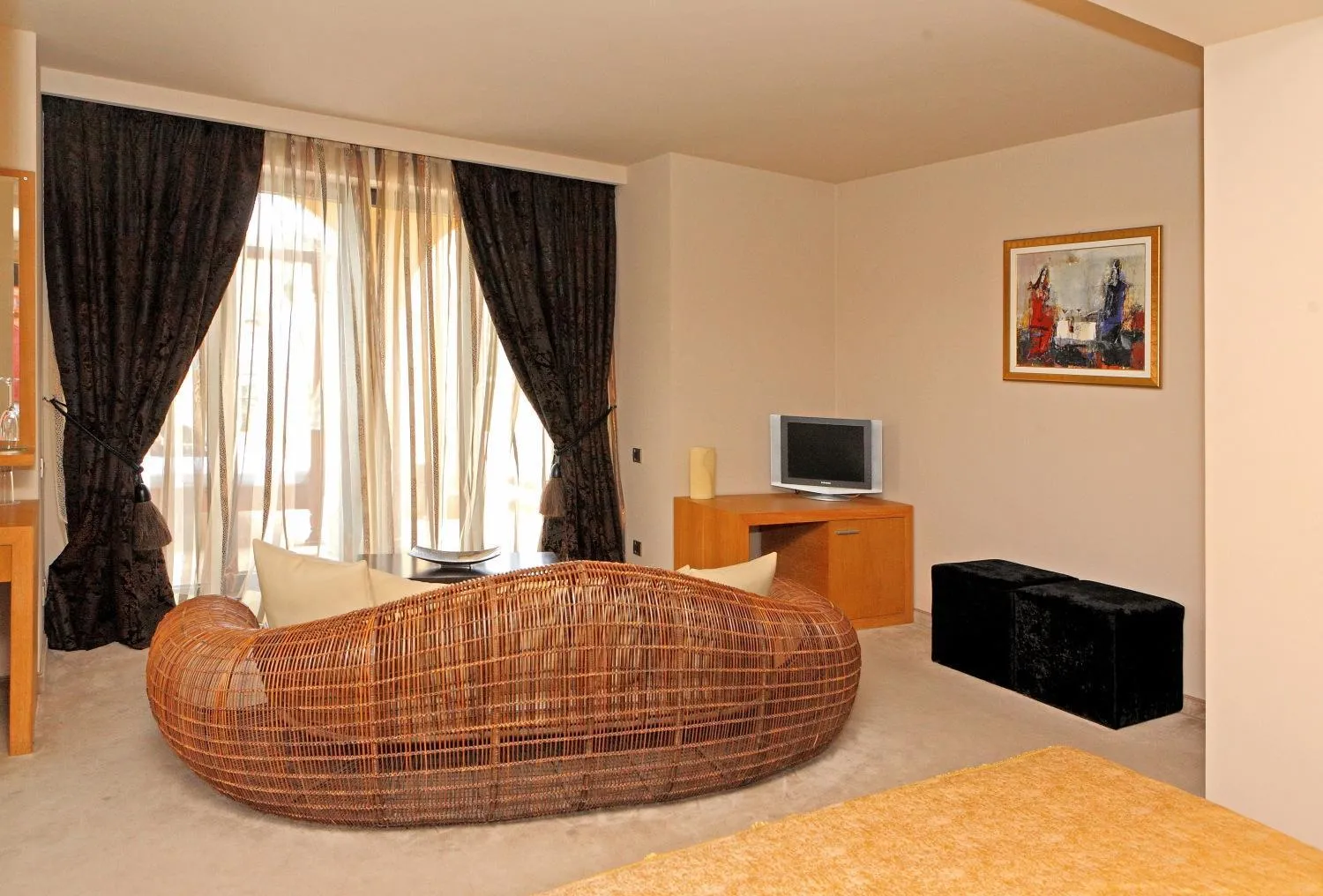 Living room, Bed in Park Hotel Sandanski