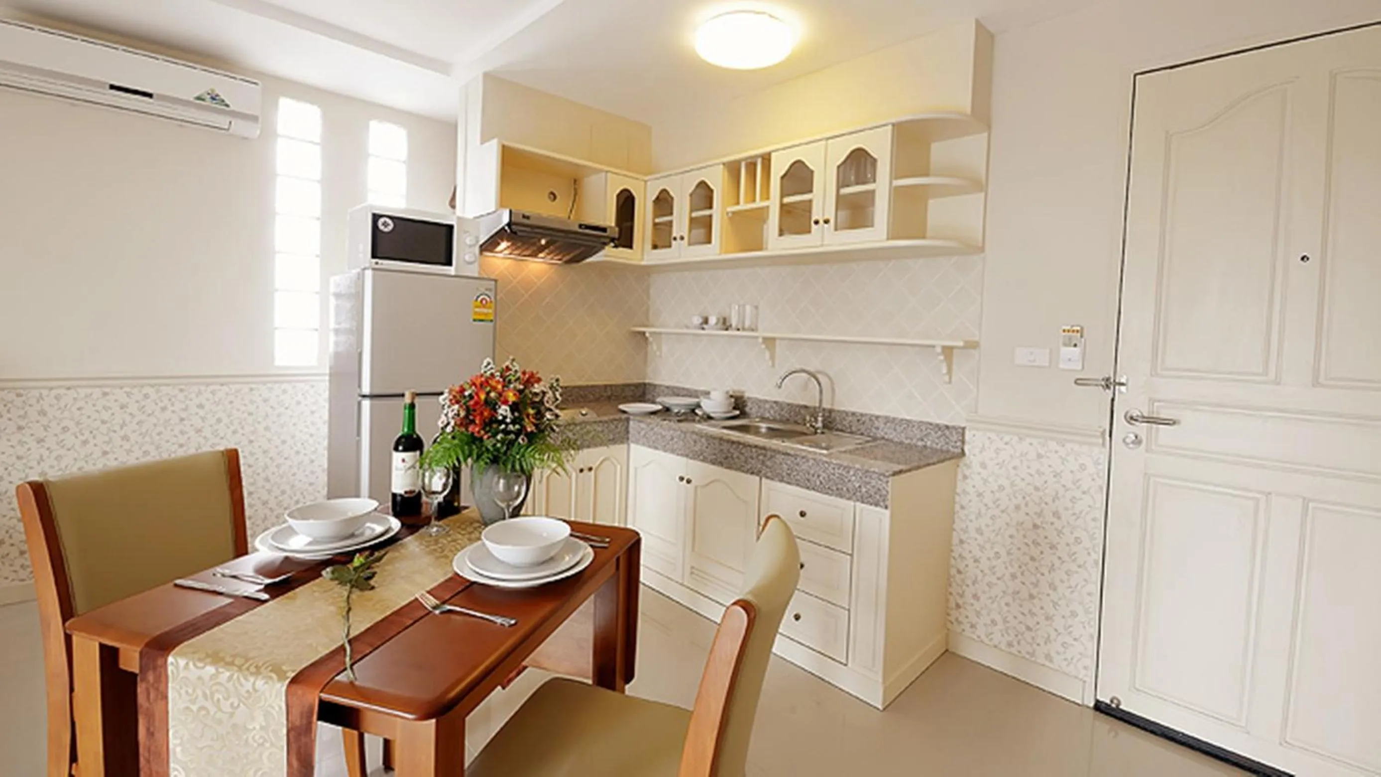 Kitchen or kitchenette in The Airport Greenery Hotel
