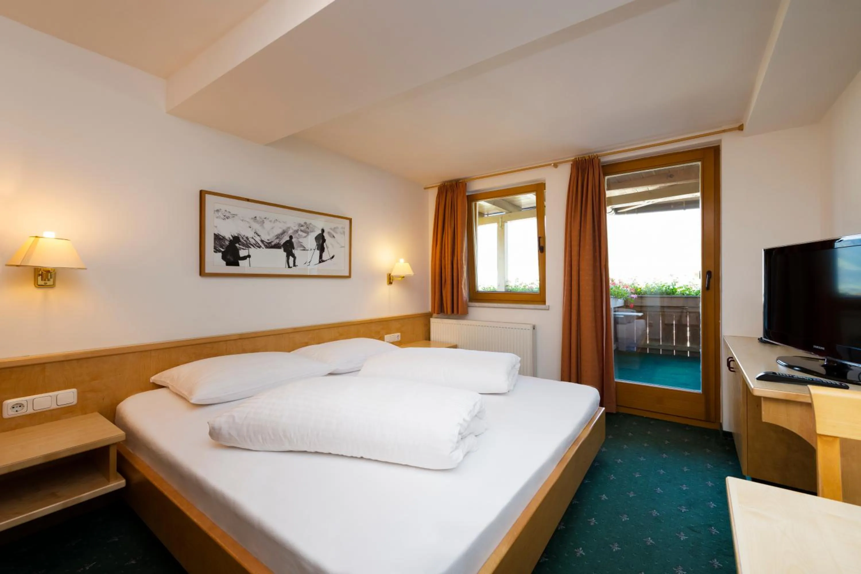 Photo of the whole room, Bed in Hotel Bergkranz