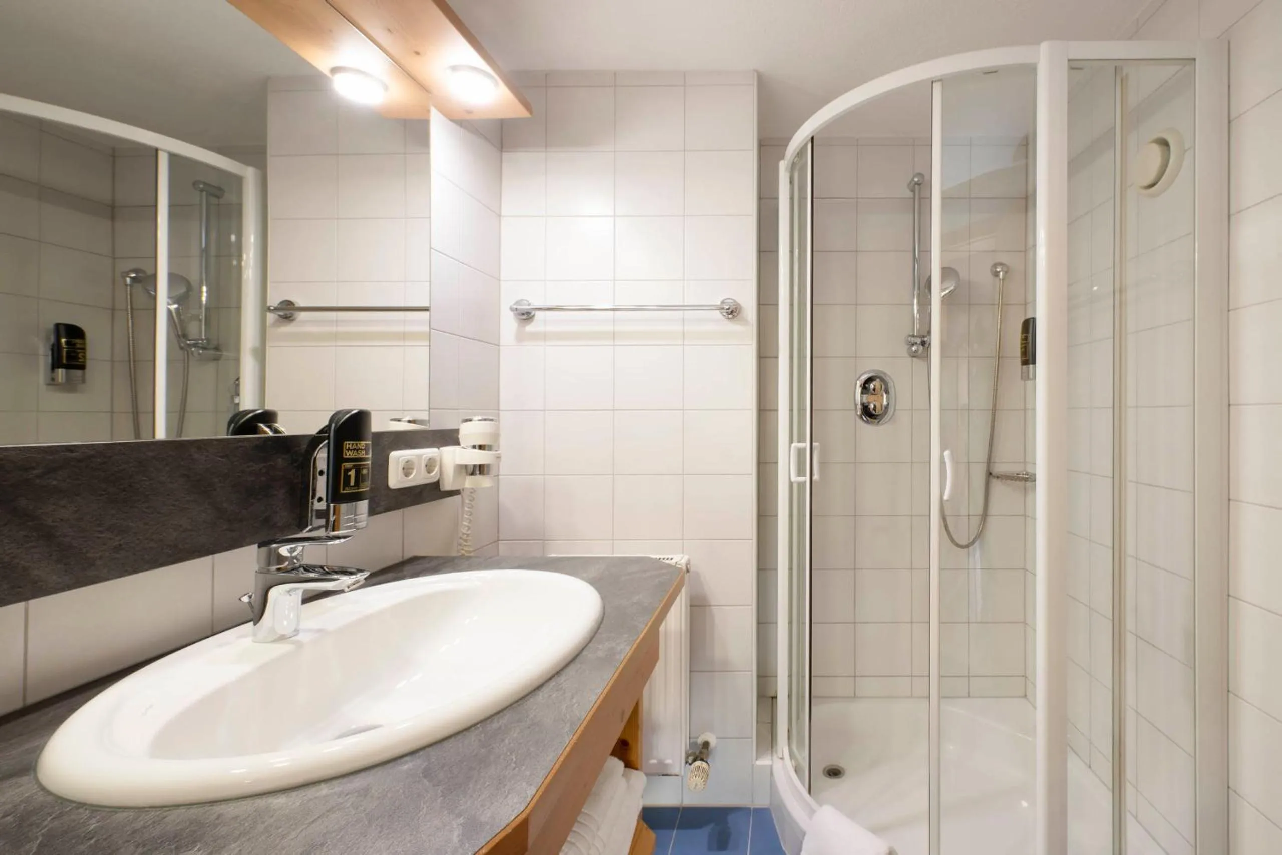 Shower in Hotel Bergkranz