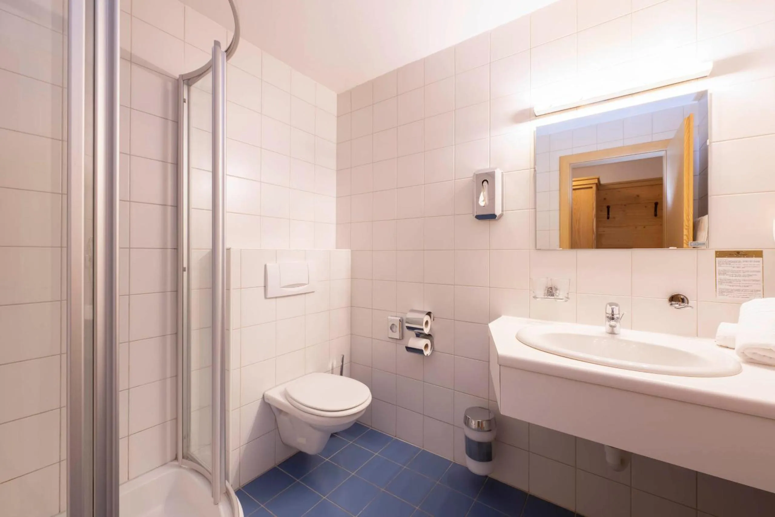 Shower in Hotel Bergkranz