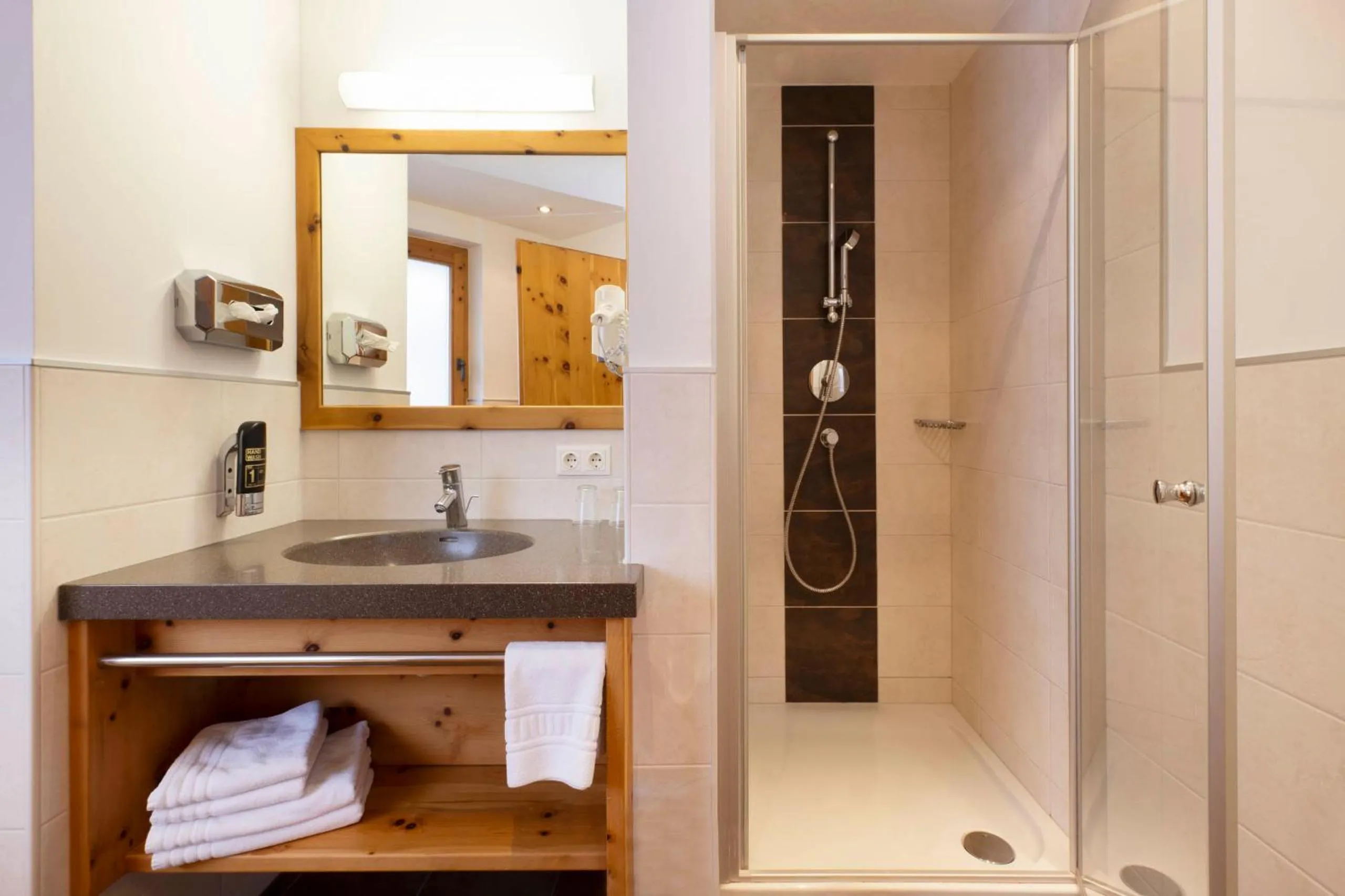 Shower in Hotel Bergkranz