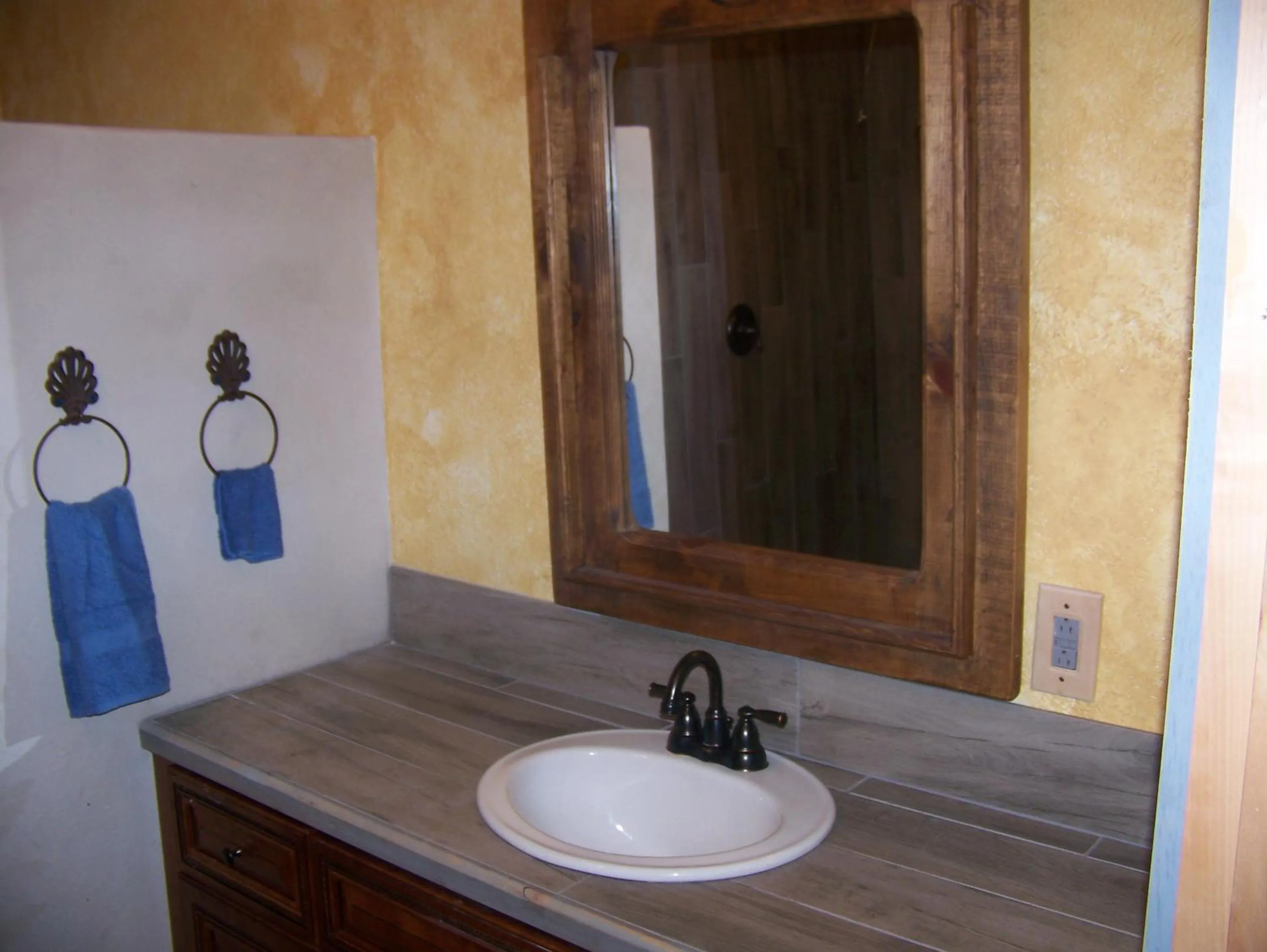 Bathroom in Breezy Hills Cottages - Hill Top Cottage