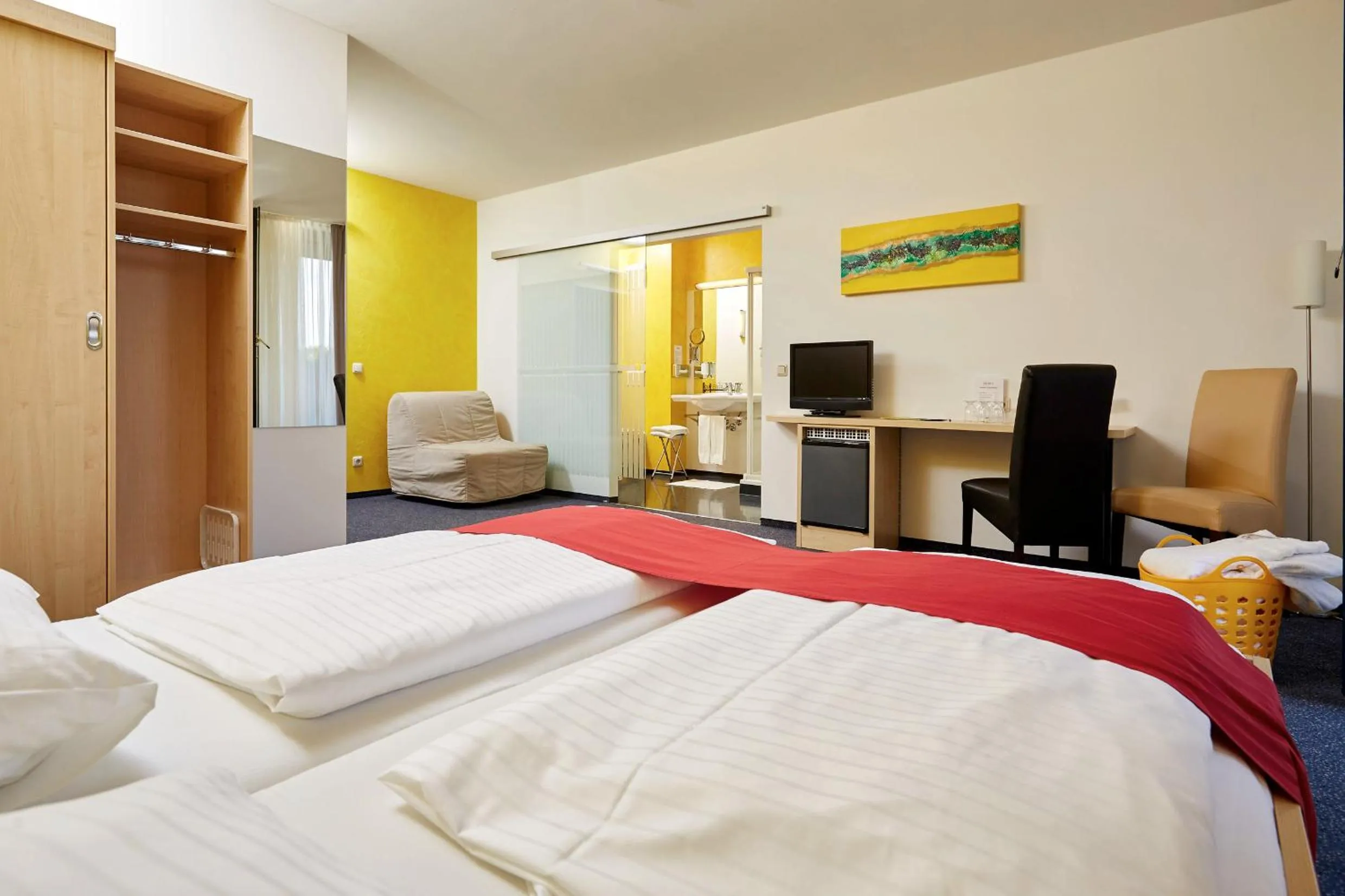 Photo of the whole room, Bed in Hotel Garni Colora