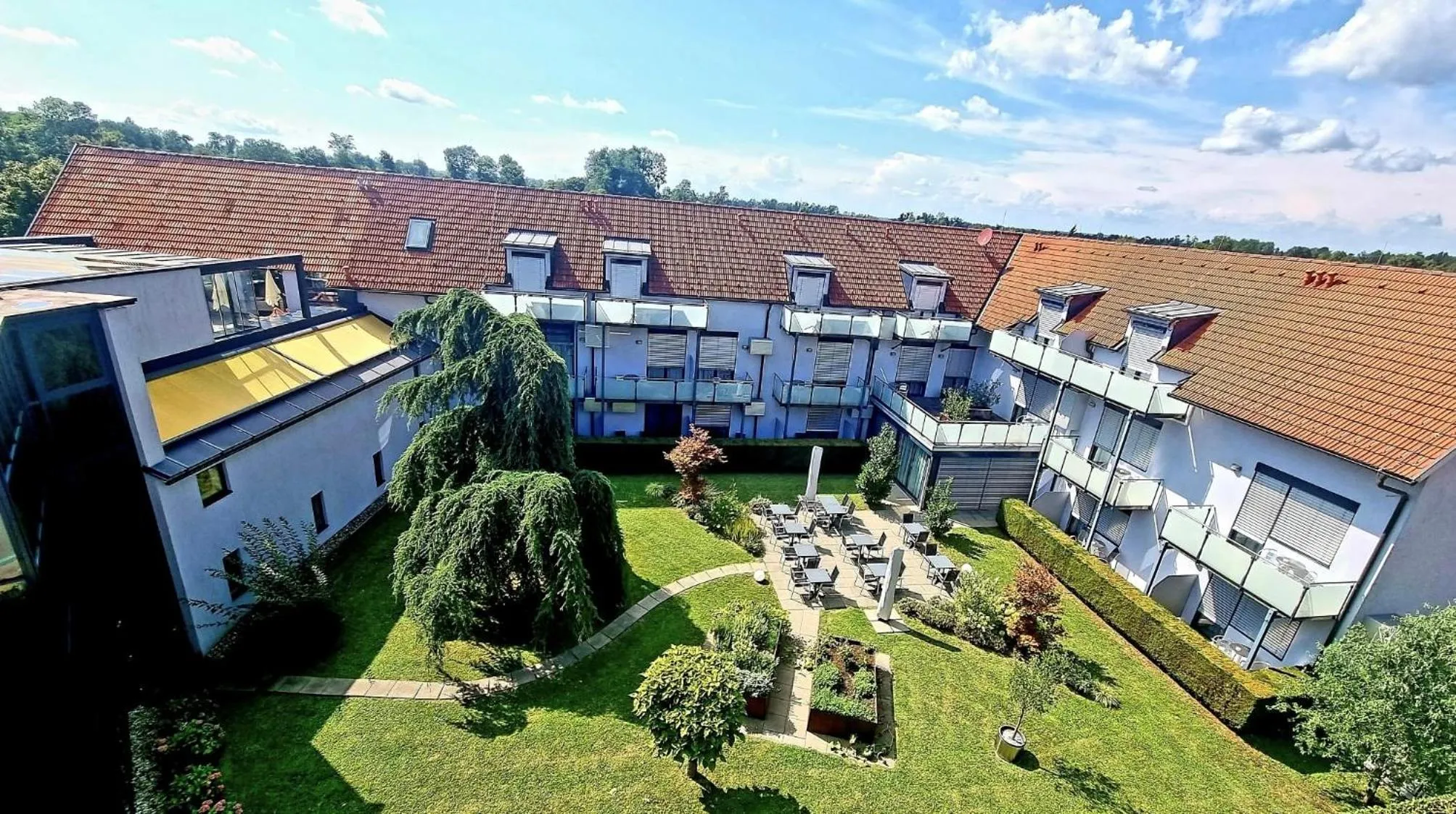 Property building in Hotel Garni Colora