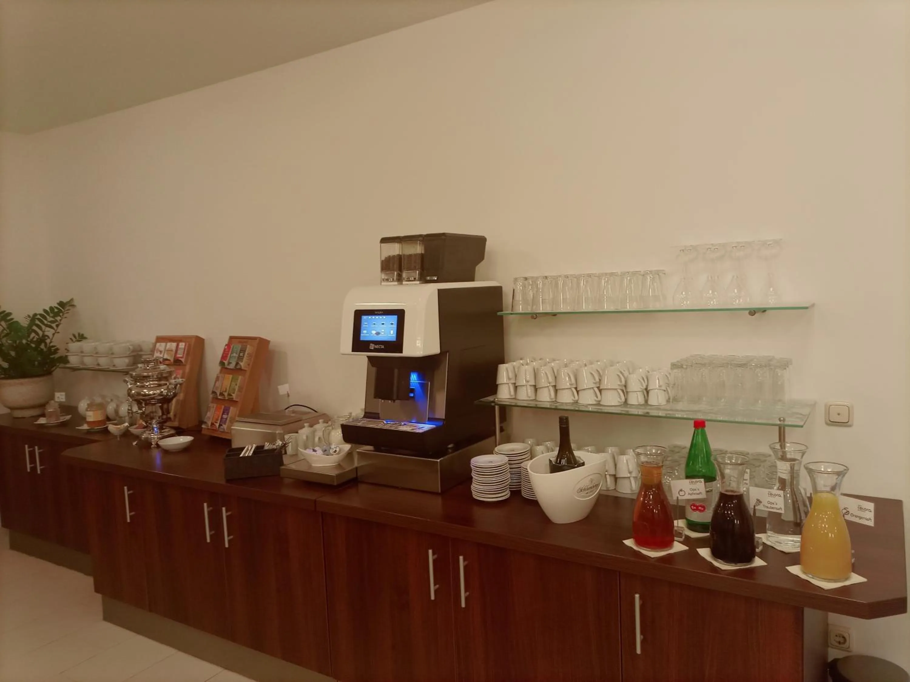 Breakfast in Hotel Garni Colora