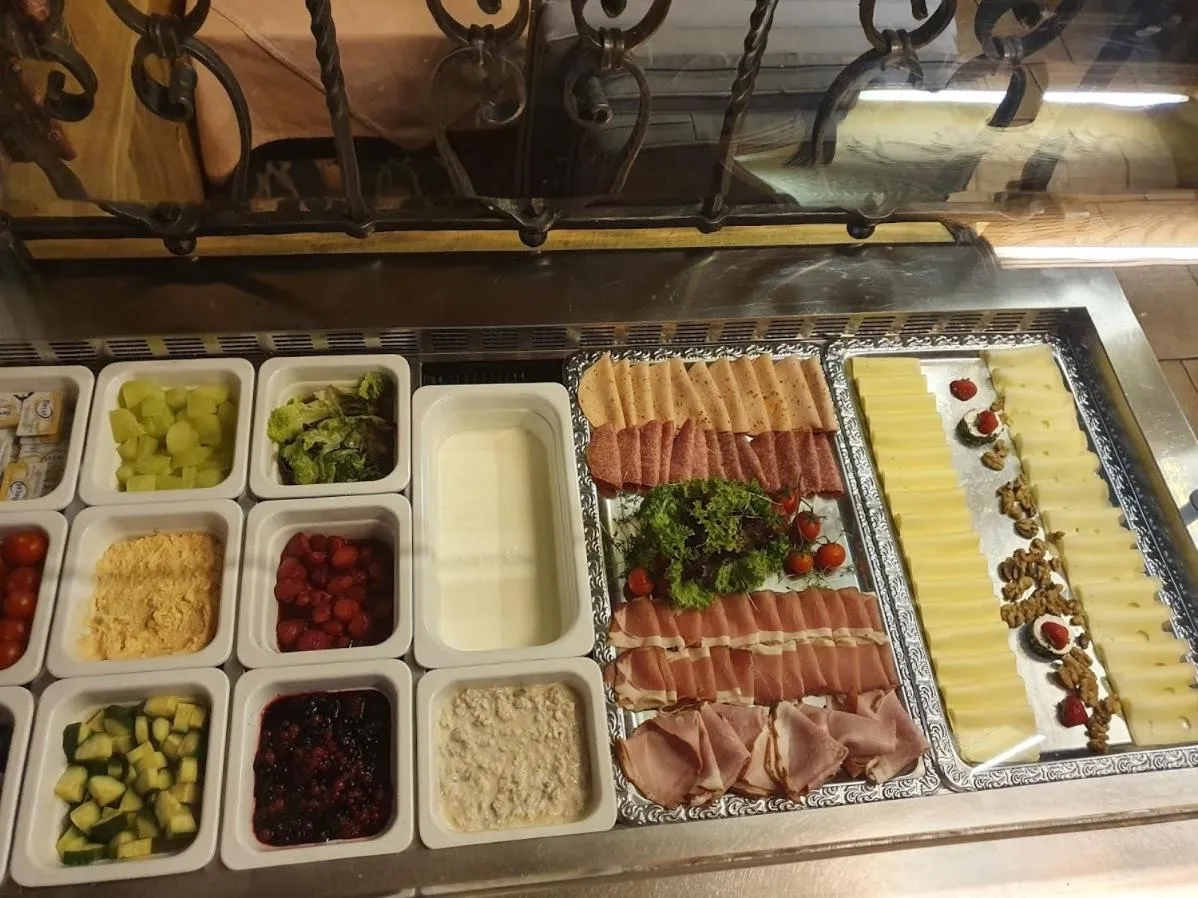 Buffet breakfast in Raffl's Hotel