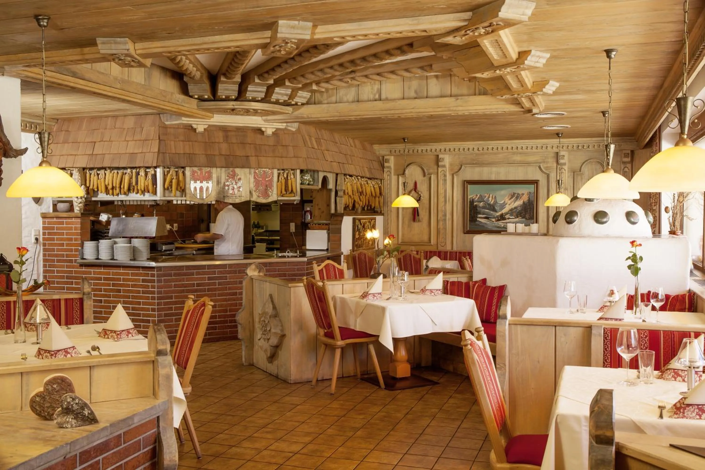 Restaurant/places to eat in Raffl's Hotel