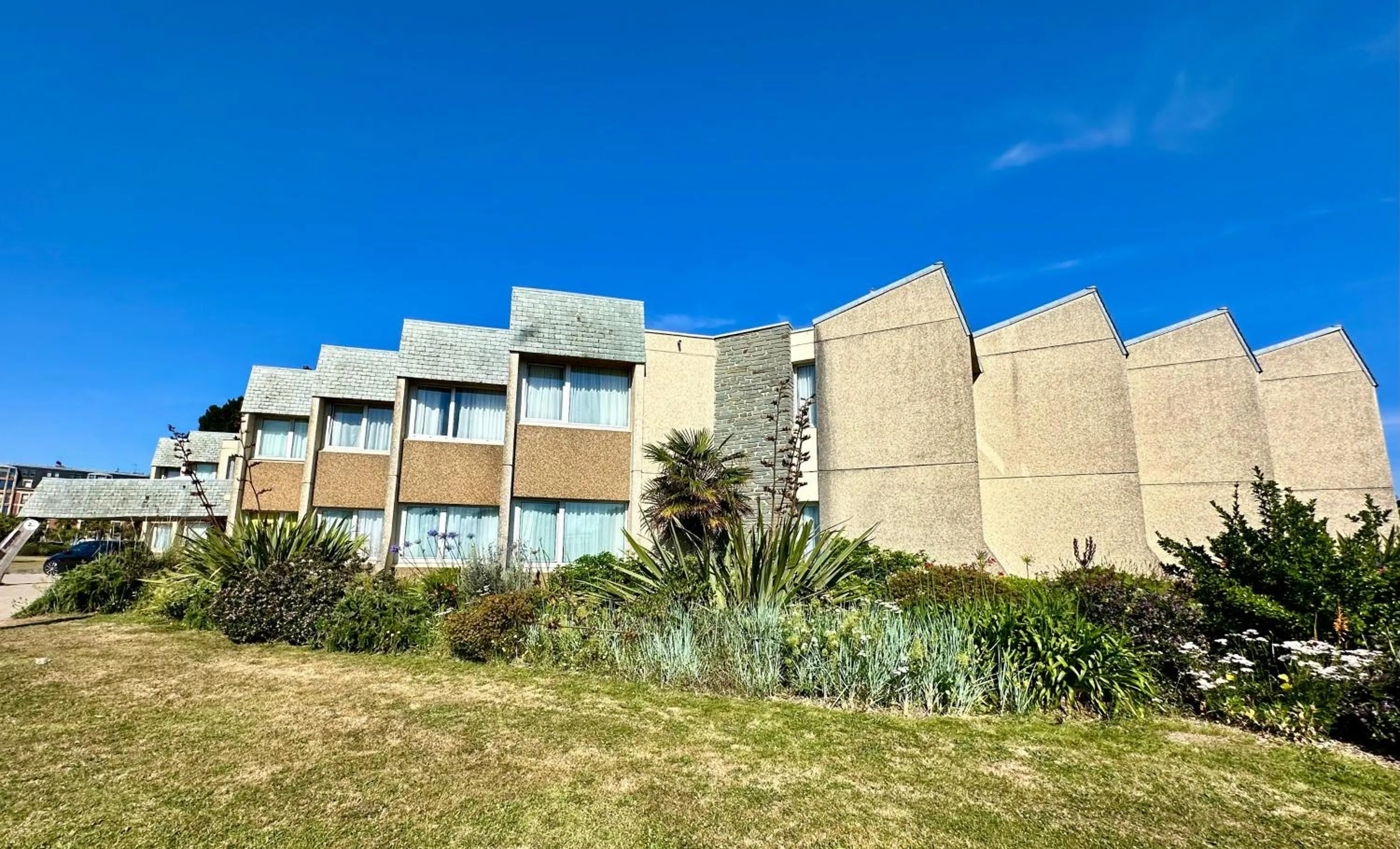 Property building in Hotel Chantereyne