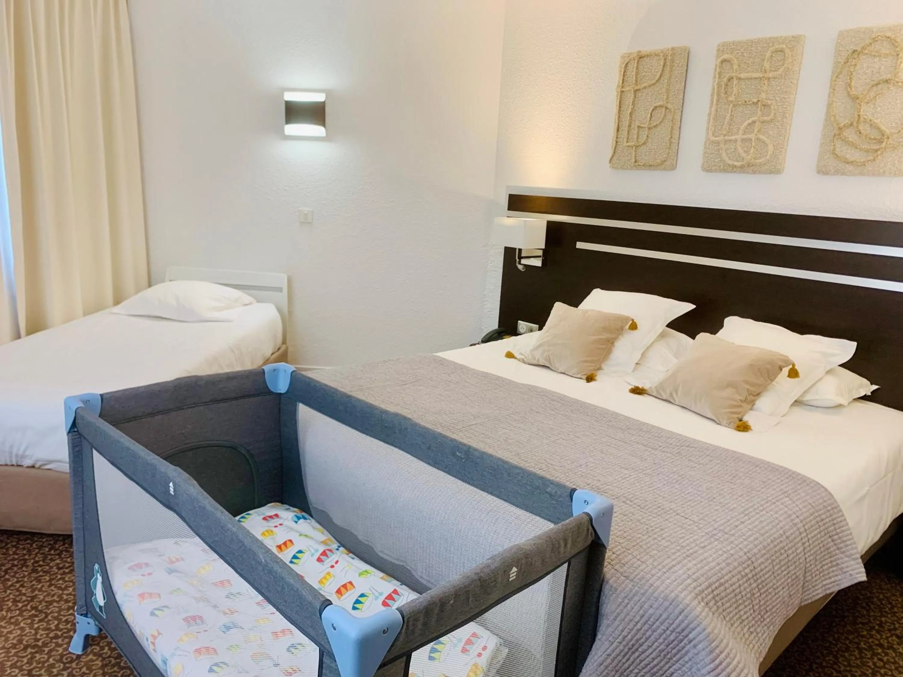 cot, Bed in Hotel Chantereyne