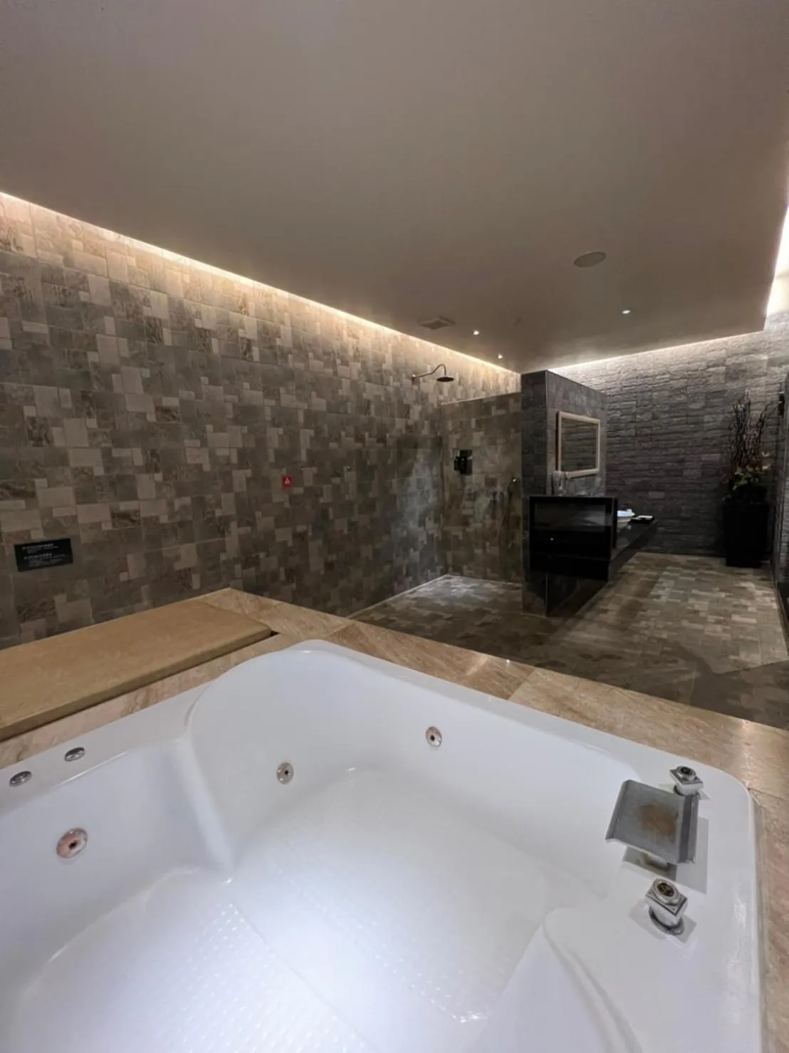 Her Home Spa Motel Douliu