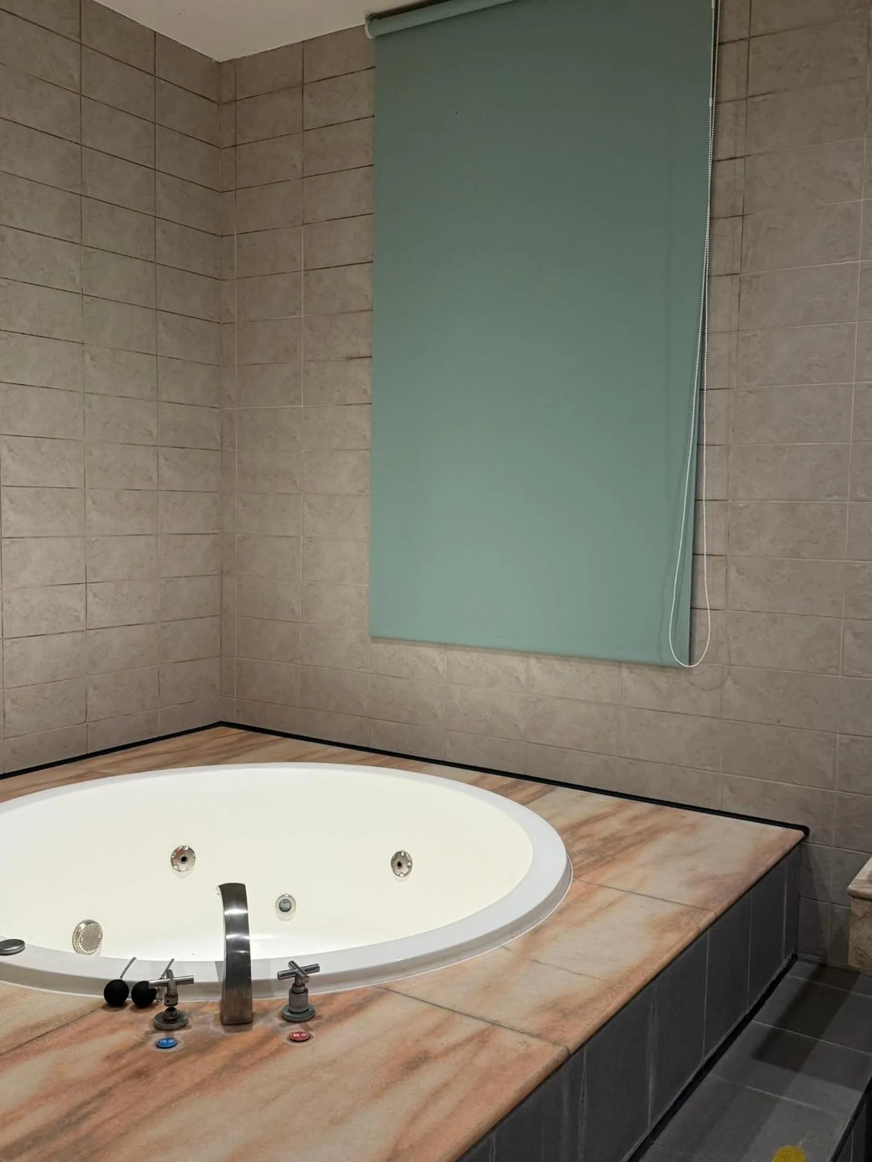 Hot Tub in Her Home Spa Motel Douliu